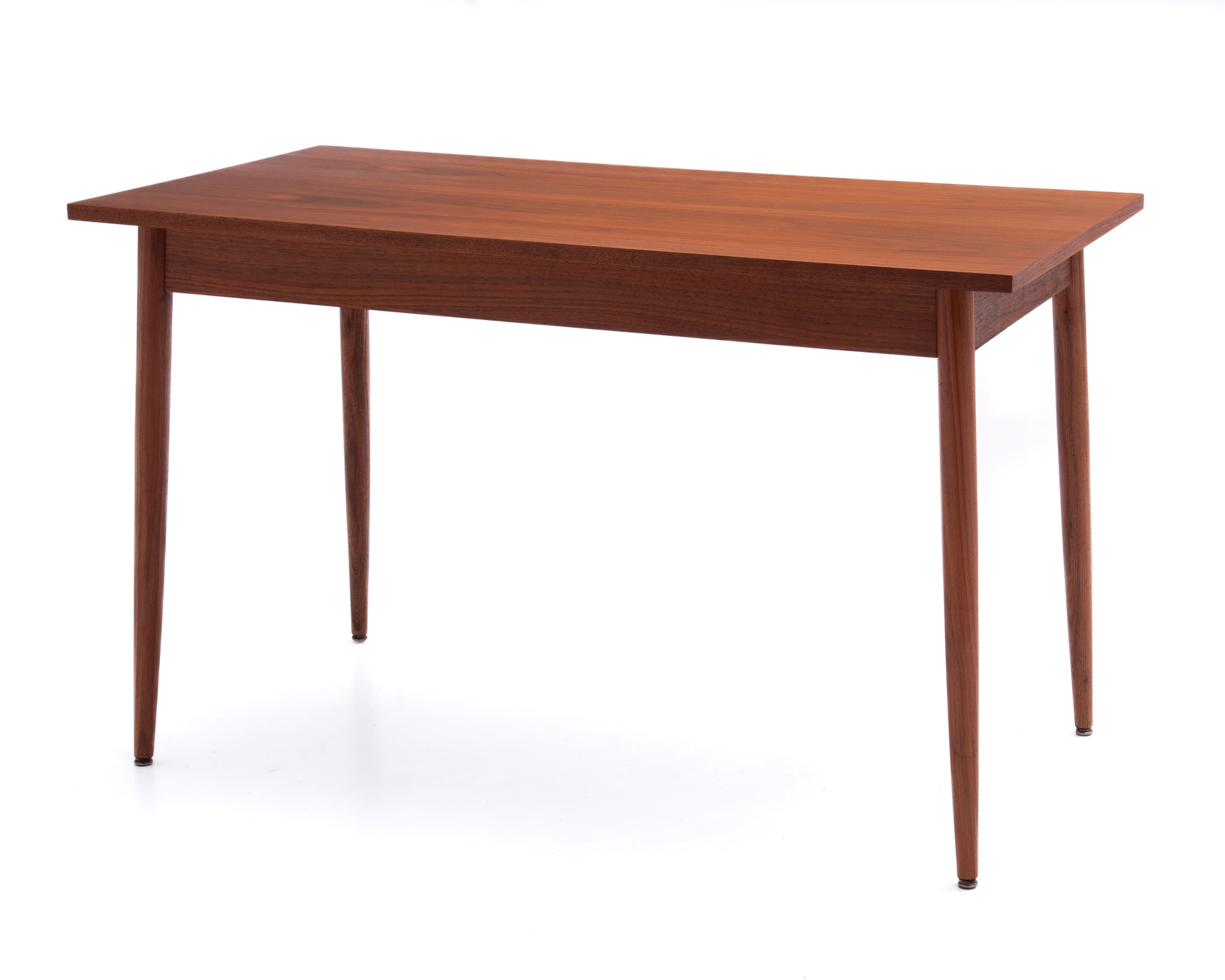 Noyer Versatile Mid Century Walnut Writing Desk Dining Table 1960s en vente