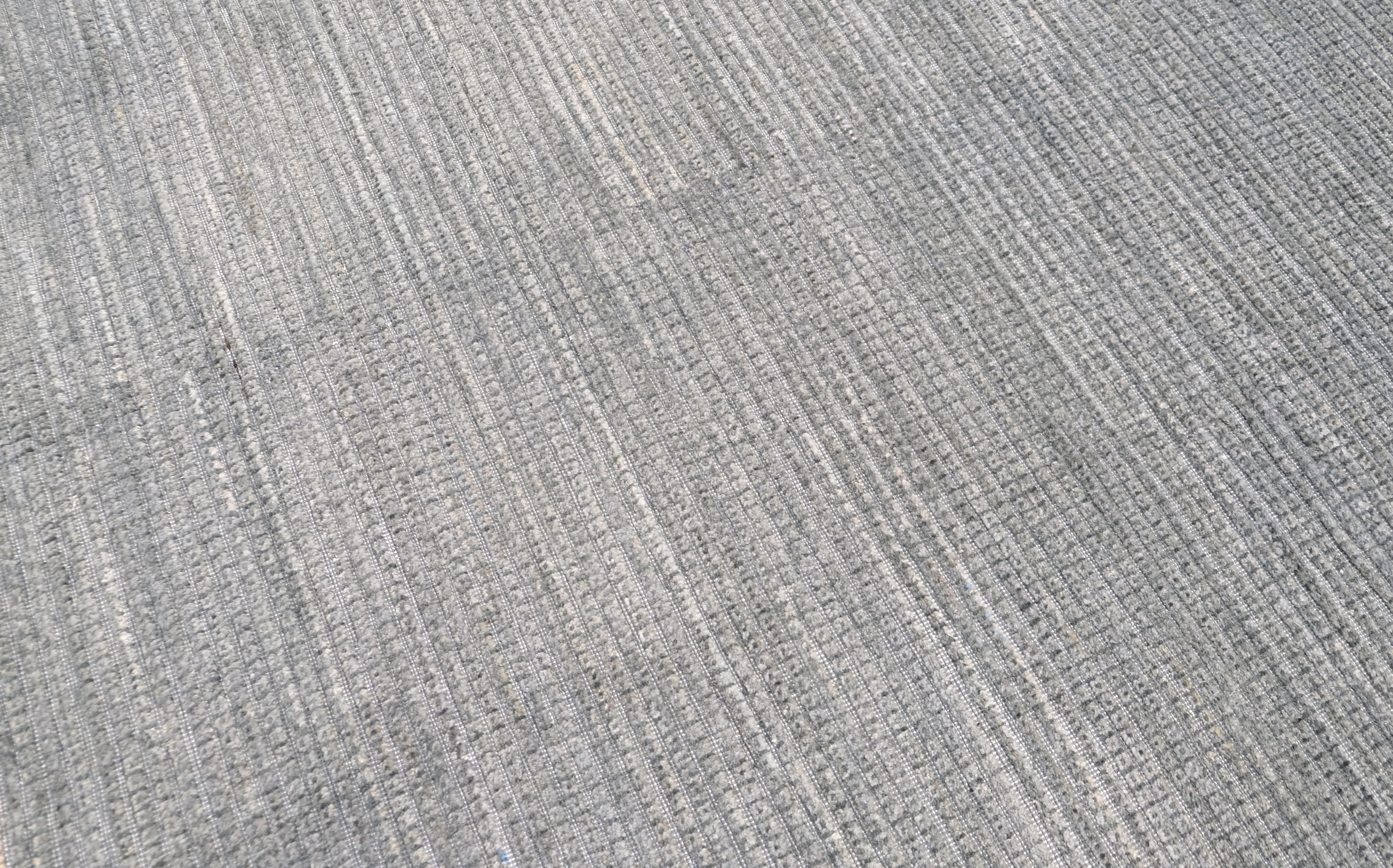 Versatiler minimalistischer strukturierter Wollteppich 8'9''x12'3'' (Minimalistisch) im Angebot