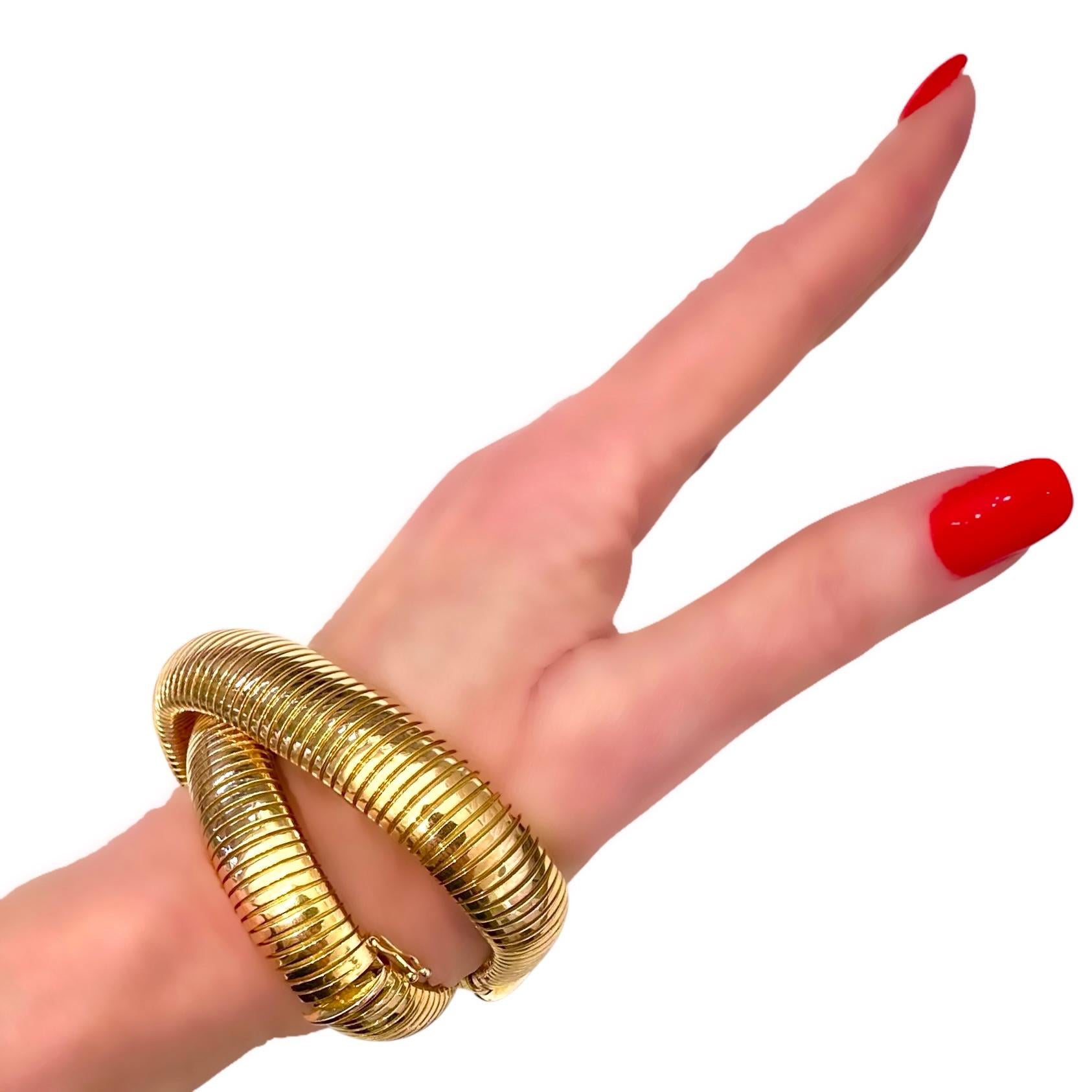 Versatile Pair of 18K Pinkish Yellow Gold Retro European Tubogas Bracelets For Sale 10