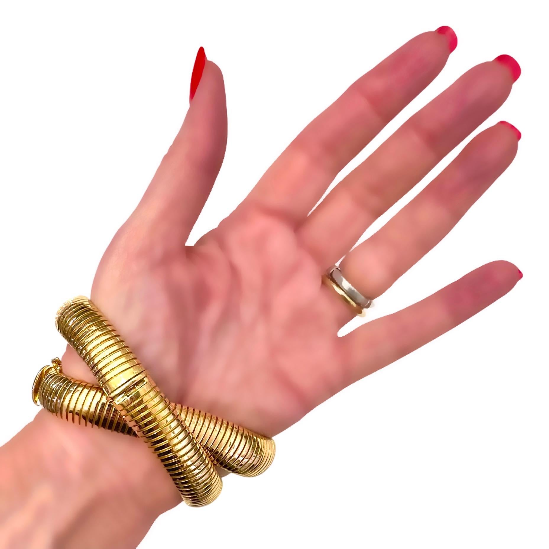 Versatile Pair of 18K Pinkish Yellow Gold Retro European Tubogas Bracelets For Sale 11