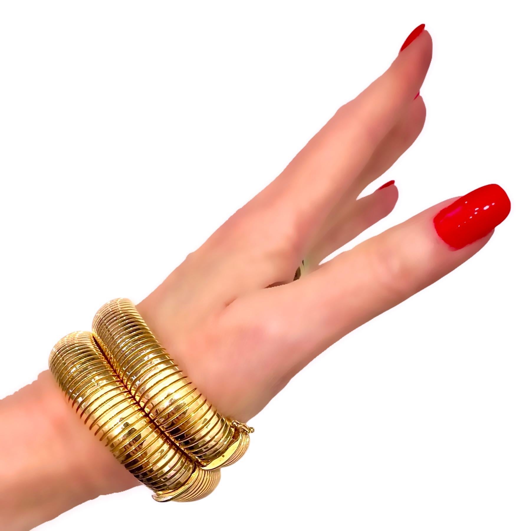 Versatile Pair of 18K Pinkish Yellow Gold Retro European Tubogas Bracelets For Sale 14