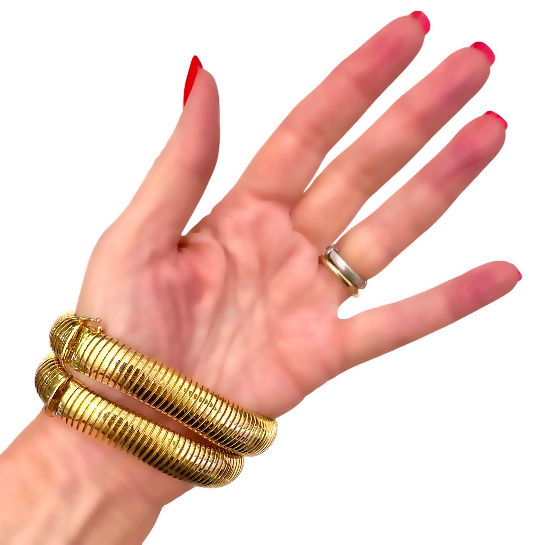 Versatile Pair of 18K Pinkish Yellow Gold Retro European Tubogas Bracelets For Sale 15