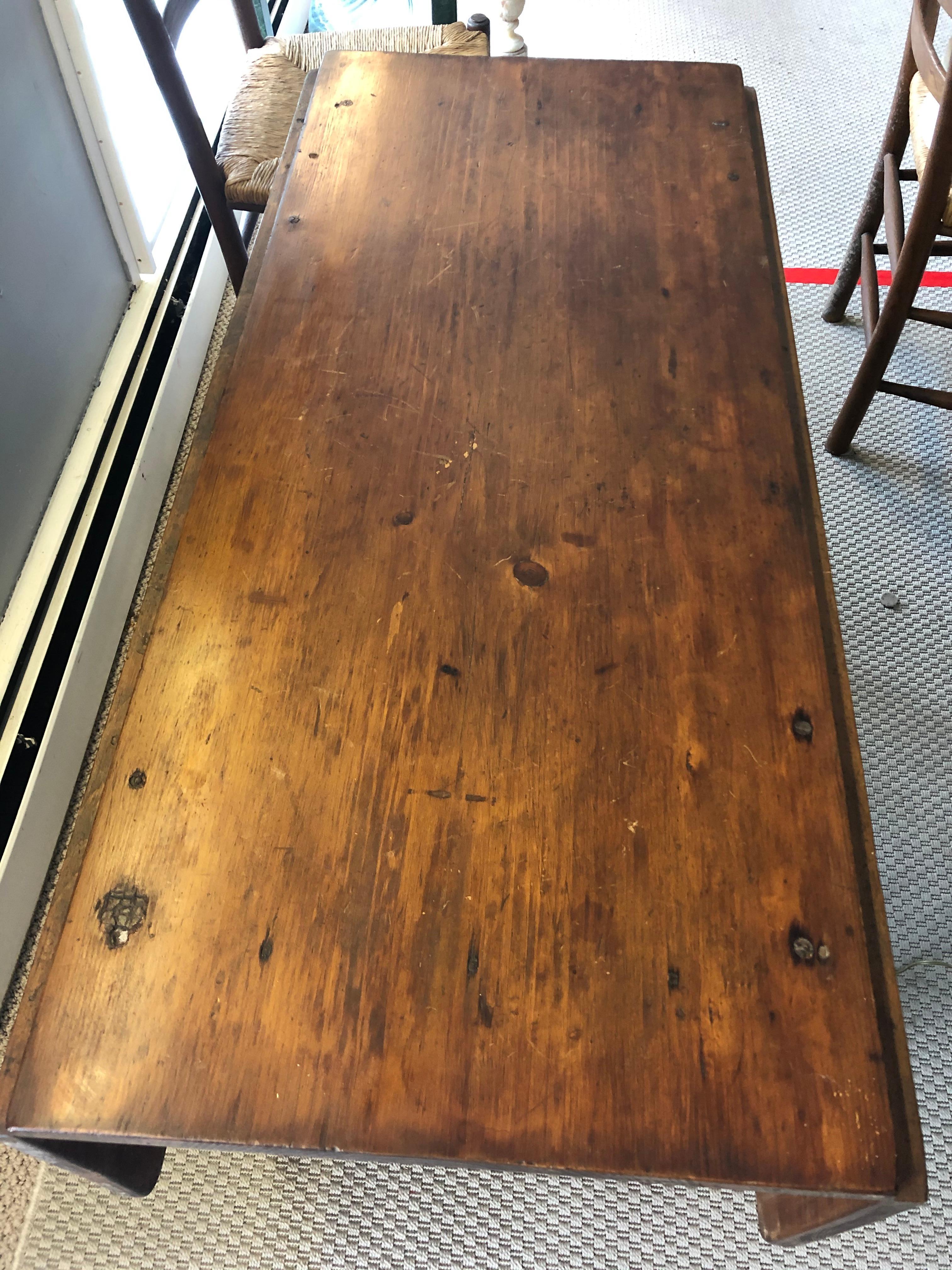 Versatile Primitive Antique Drop-Leaf Pembroke Table In Good Condition In Hopewell, NJ
