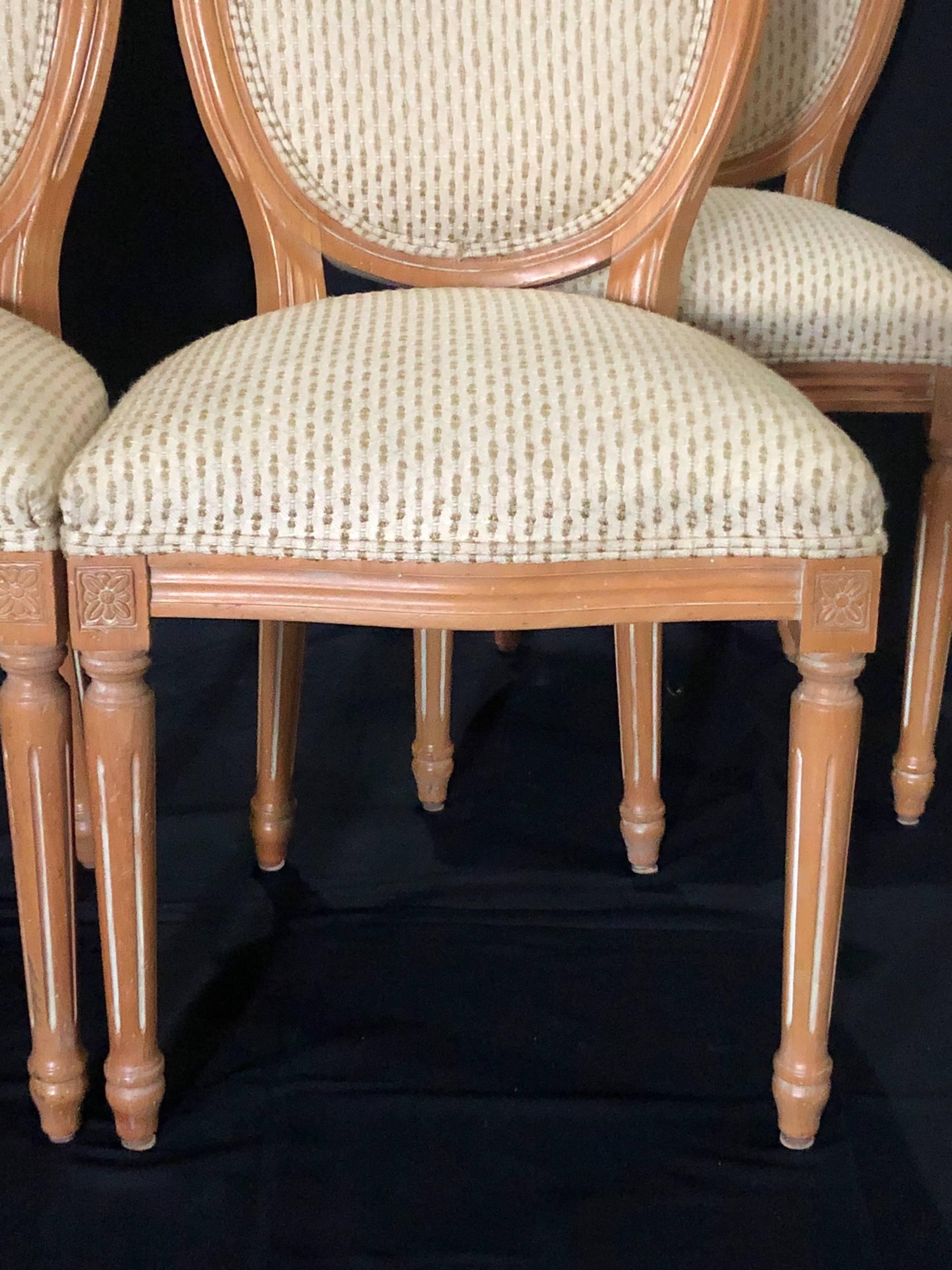 Versatile Set of 4 Louis XVI Style Natural Wood and Upholstered Dining Chairs For Sale 3