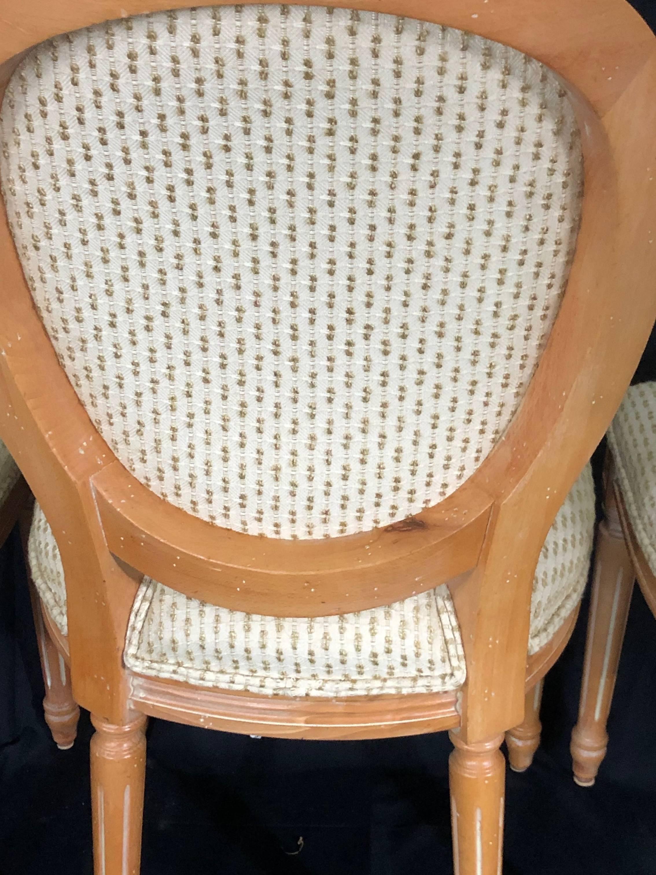 American Versatile Set of 4 Louis XVI Style Natural Wood and Upholstered Dining Chairs For Sale