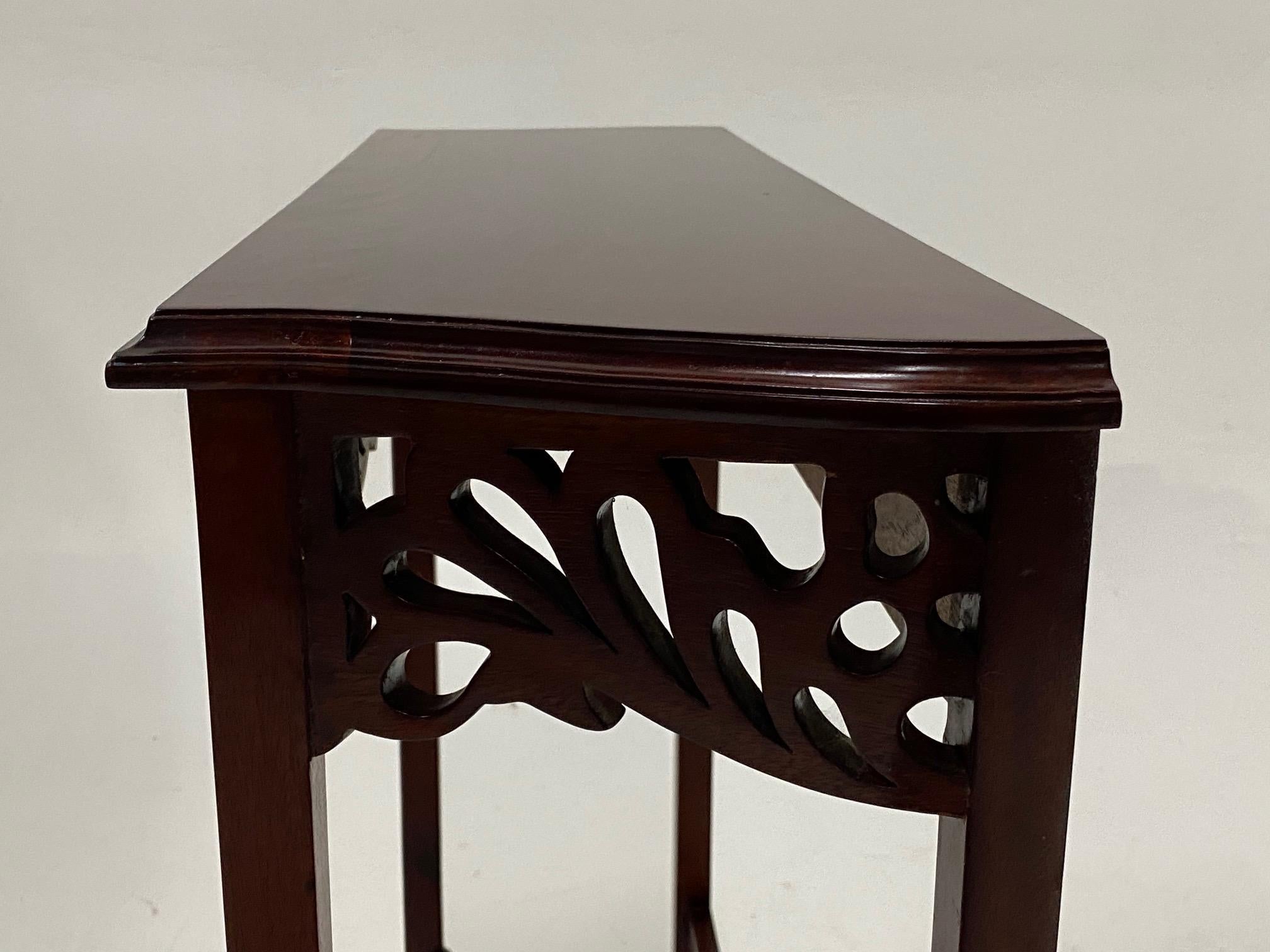 Versatile Small Lovely Carved Mahogany Console Table In Excellent Condition In Hopewell, NJ