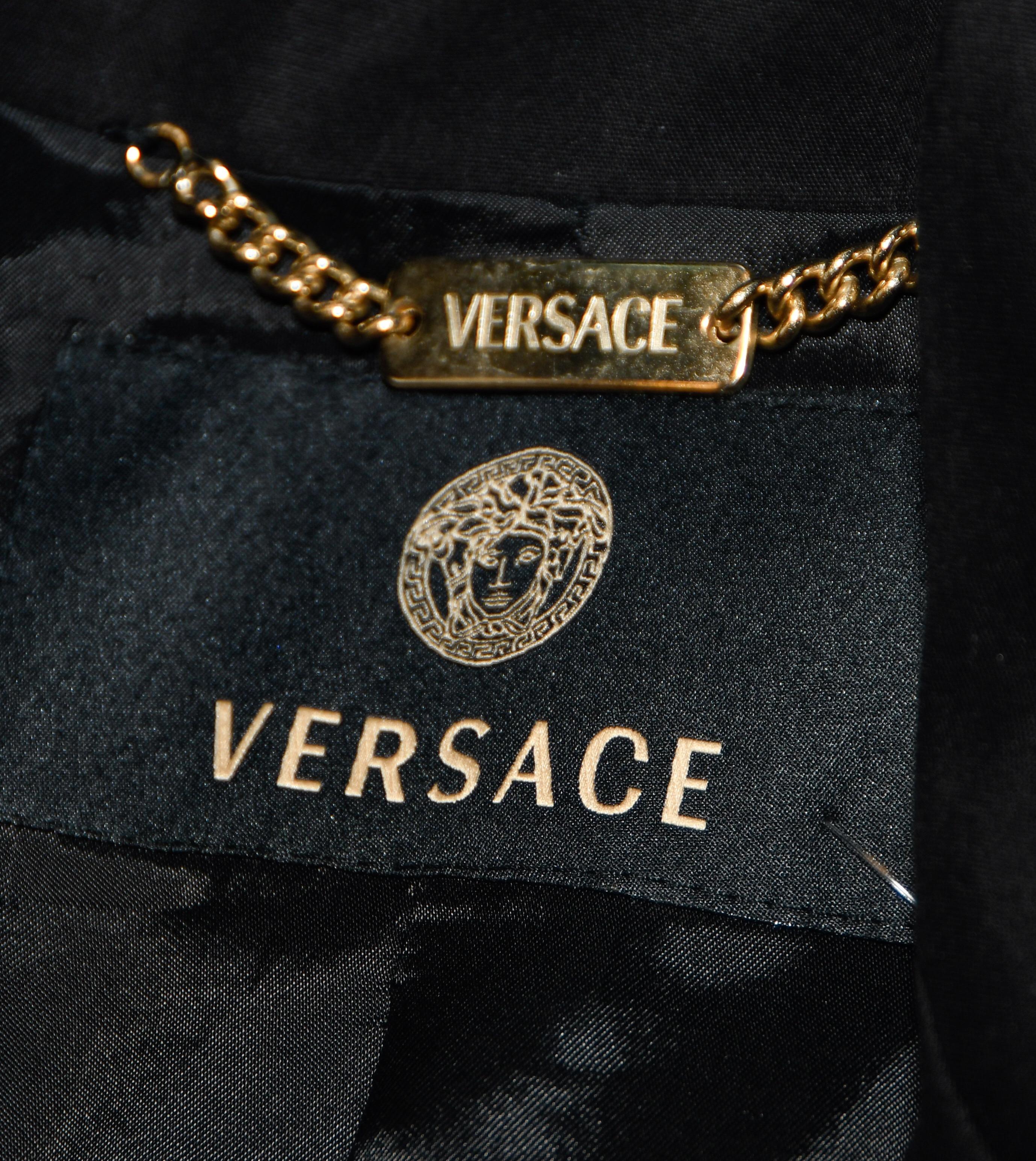 Versatile Versace Fitted Black Jacket With Peak Lapels 42 EU For Sale 1