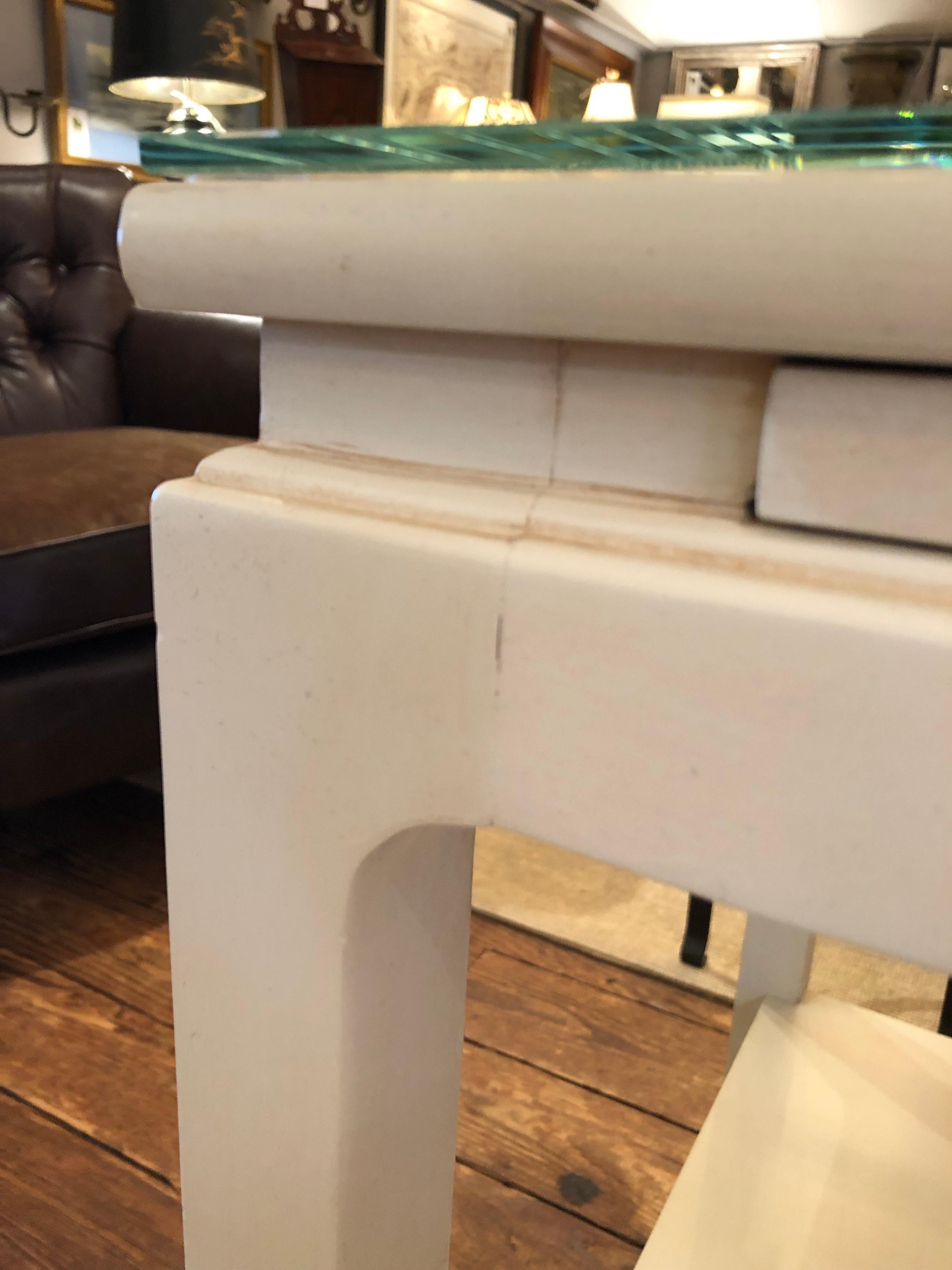 Verstellbarer weißer Alexa Hampton für Hickory Chair Sarah Beistelltisch Nachttisch (amerikanisch) im Angebot
