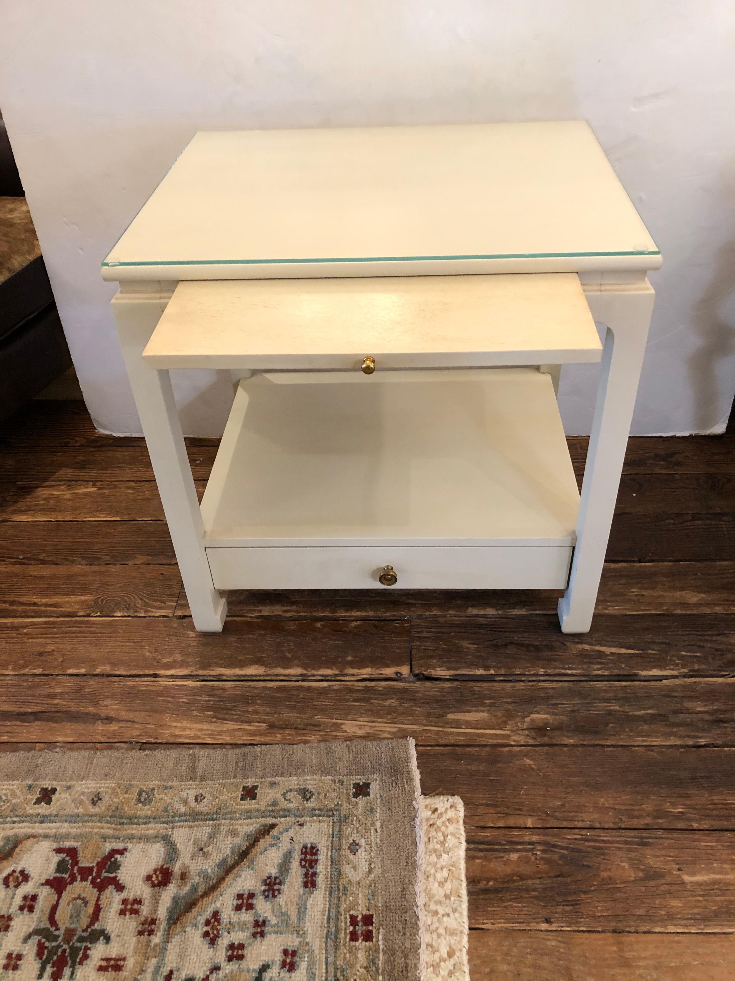 Versatile White Alexa Hampton Night Stand Side Table for Hickory Chair In Good Condition For Sale In Hopewell, NJ