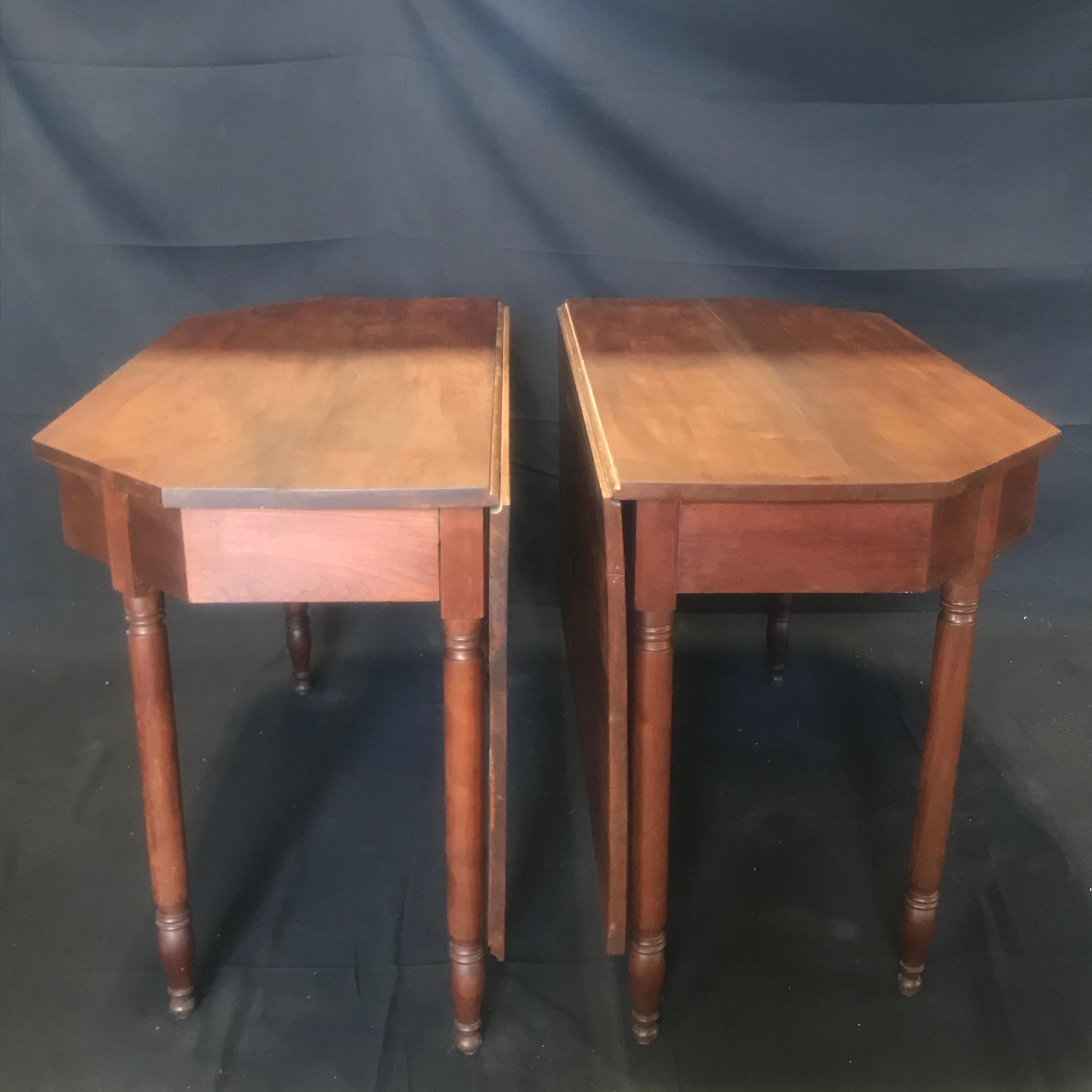 Versatile Early American Federal Harvest Dining Table or Space Saving Demilunes In Good Condition For Sale In Hopewell, NJ