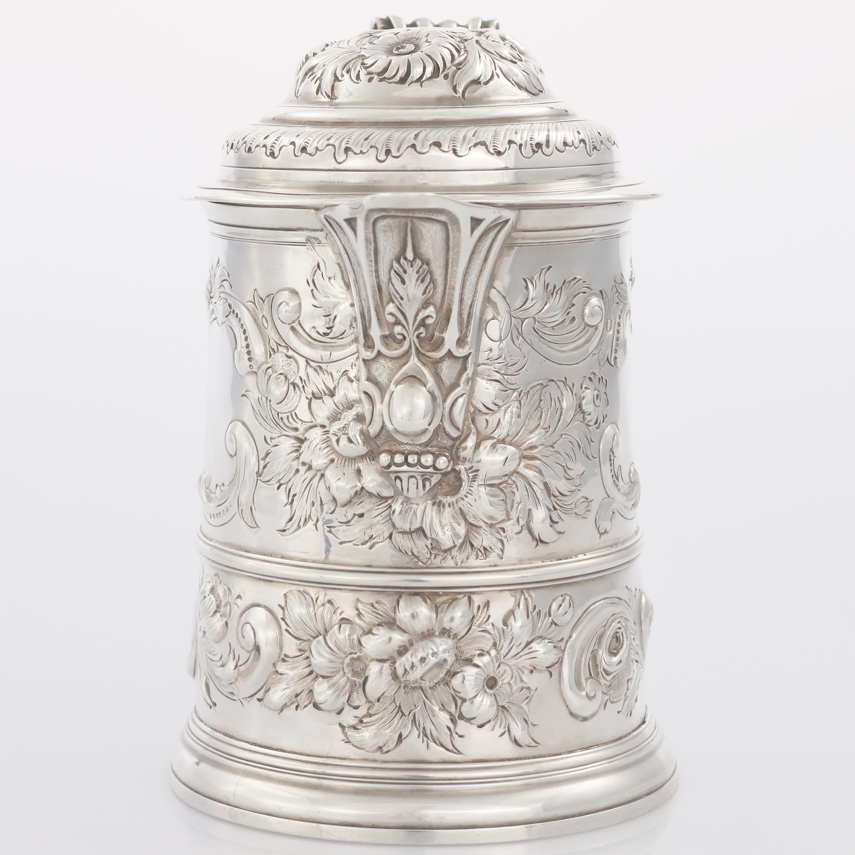 Mid-18th Century Versatoio con coperchio in argento sterling Giorgio II, Londra, 1734 in vendita