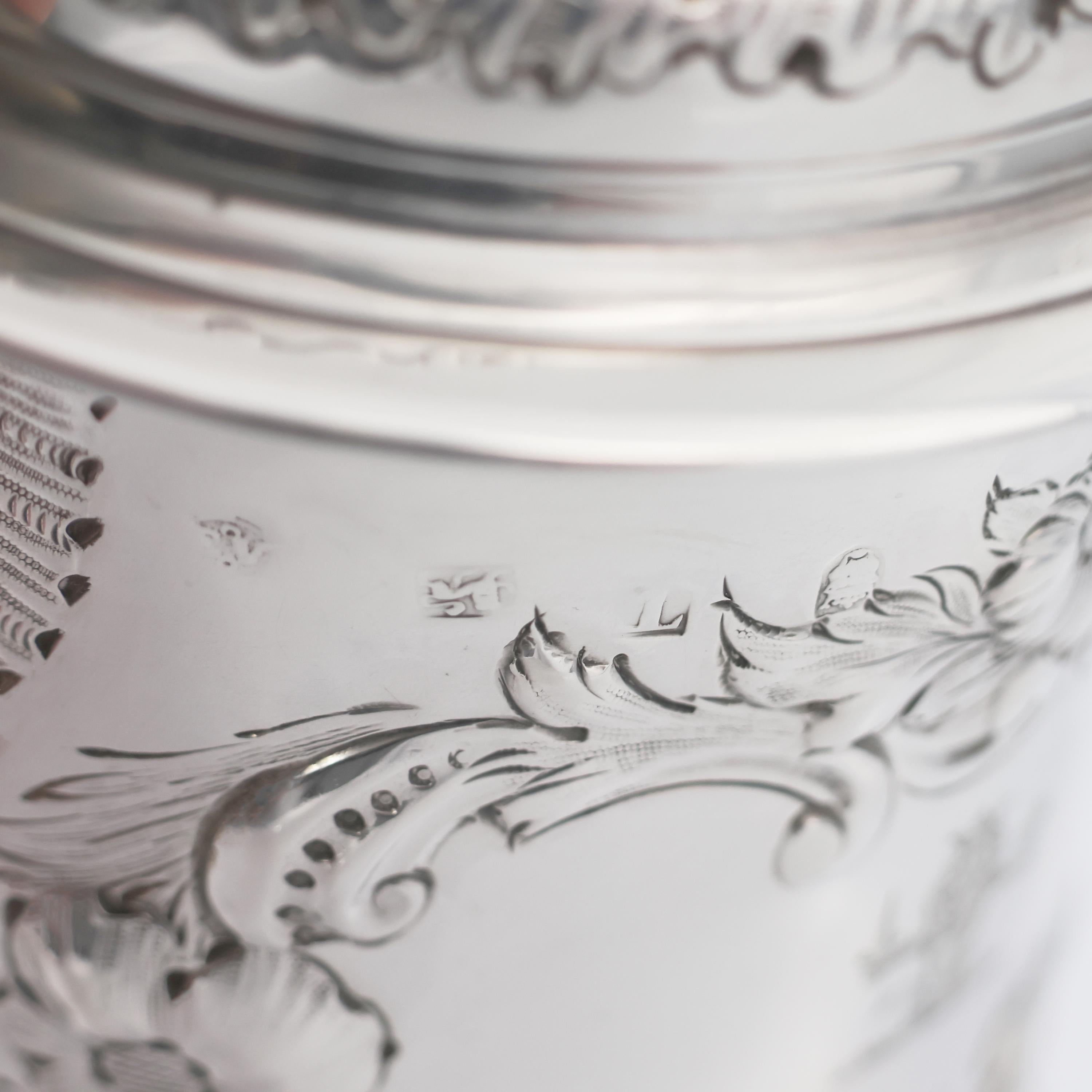 Versatoio con coperchio in argento sterling Giorgio II, Londra, 1734 in vendita 1