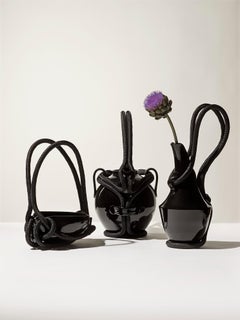 Rädernförmiger Ausguss mit Schlaufen, schwarze Glasur, schwarzes Nylonseil, Gatti 1928 Faenza