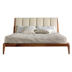 Letto Verso Nord in legno massello, noce con finitura naturale fatta a mano, contemporaneo