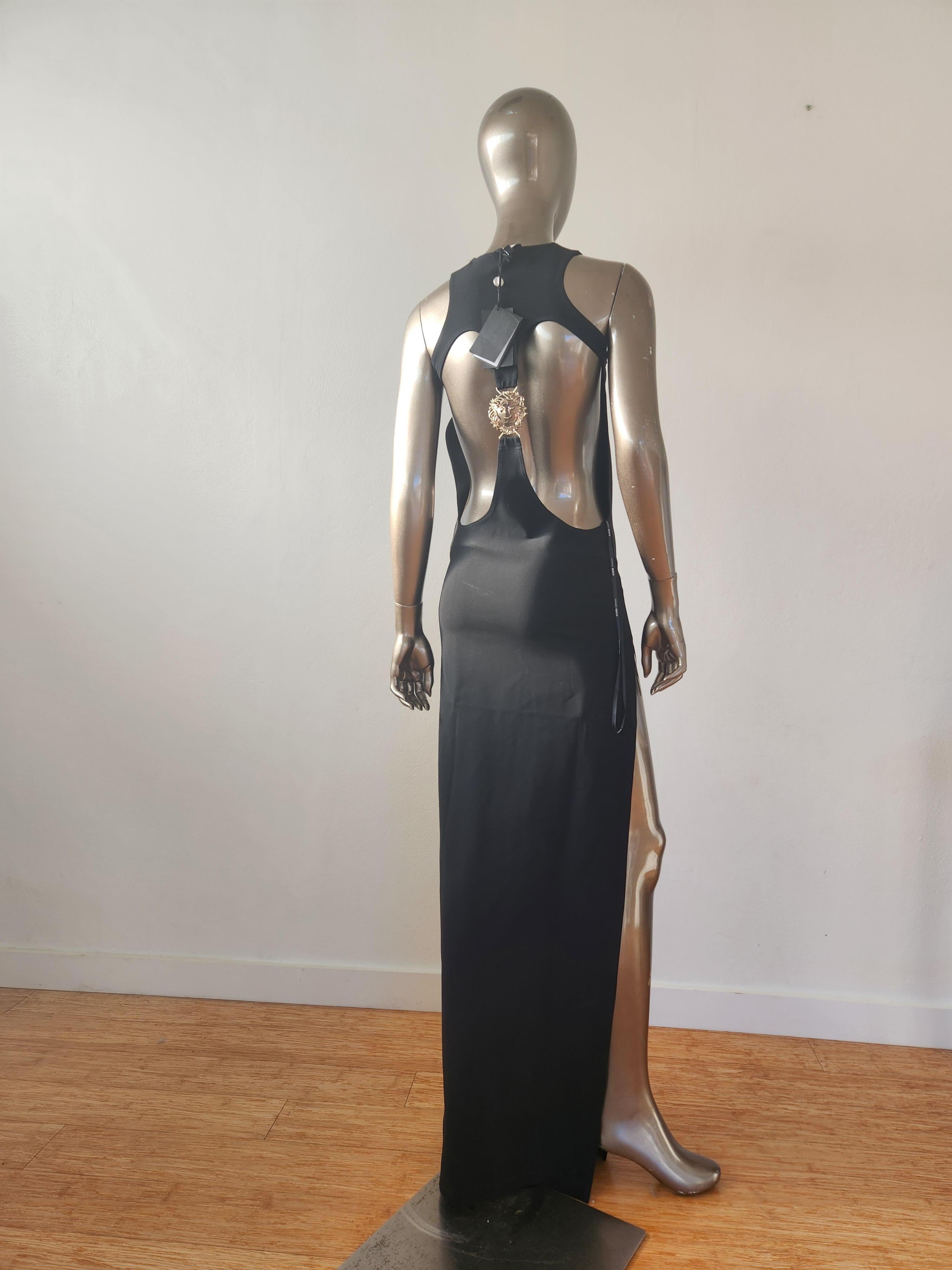 Versus by ANTHONY VACCARELLO

RUNWAY rare sold out backless gown.
Capsule collection with ANTHONY VACCARELLO
A showstopper!

US 4 fits, fits AU 6-8
