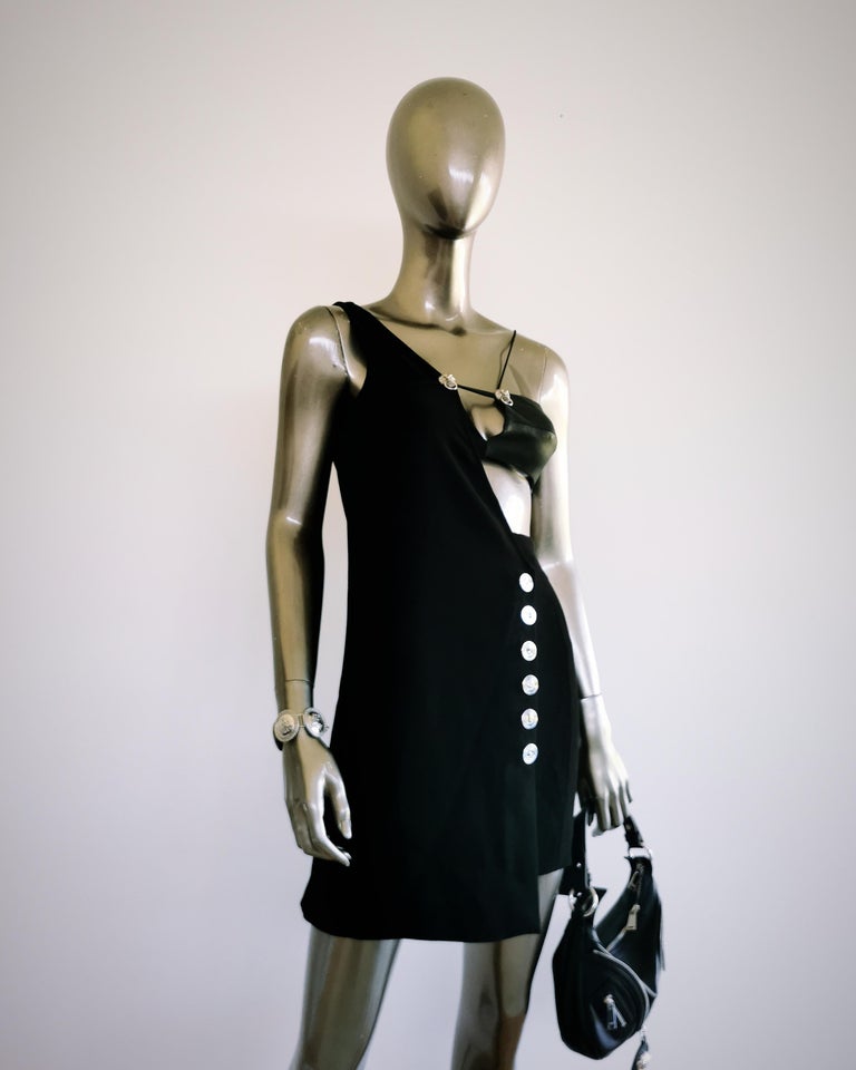 anthony vaccarello black dress Ros brought timeless elegance to the 2026 Met Gala in custom Saint Laurent  by Anthony Vaccarello. The BLACKPINK star stunned in a sleek black  strapless gown featuring a dramatic thigh-high slit and