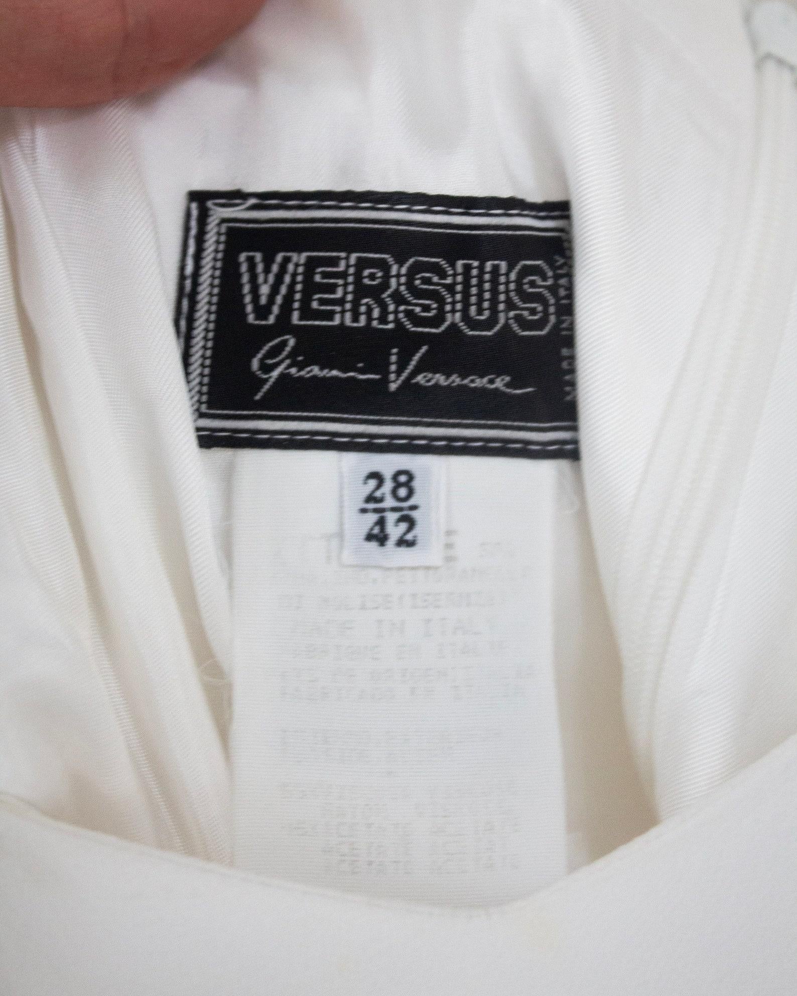 Versus by Gianni Versace - Robe-culotte blanche avec épaules en strass argentés, années 90  Bon état - En vente à Milano, IT