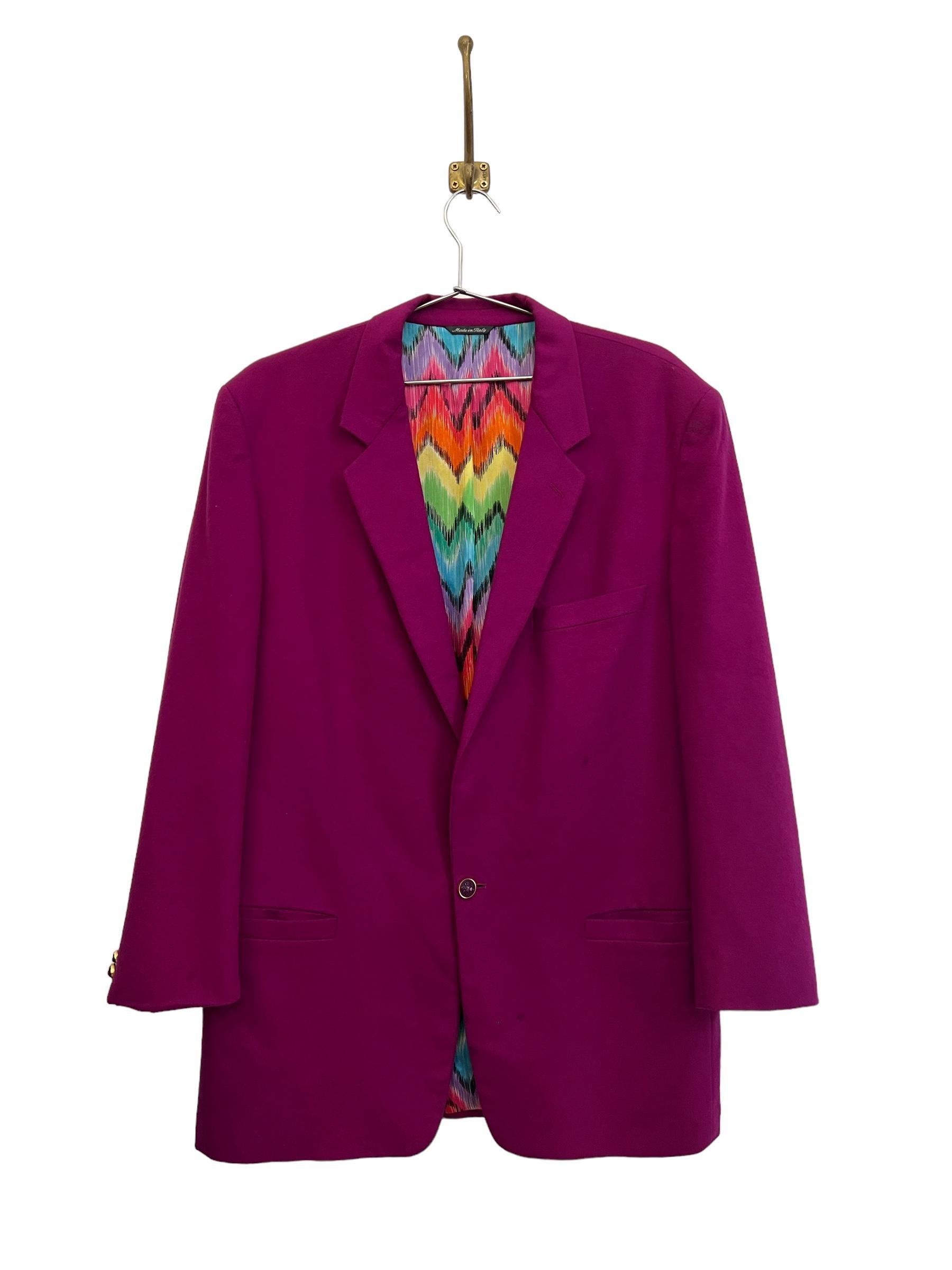 Loud Vintage early 1990's Versace 'VERSUS' label Blazer, in a deep Magenta shade of cashmere and wool blended material featuring a Bold rainbow satin zig-zag interior lining.  

Features:  
65% Wool - 35% Cashmere
Silk Lining
Buttons down front 
Hip