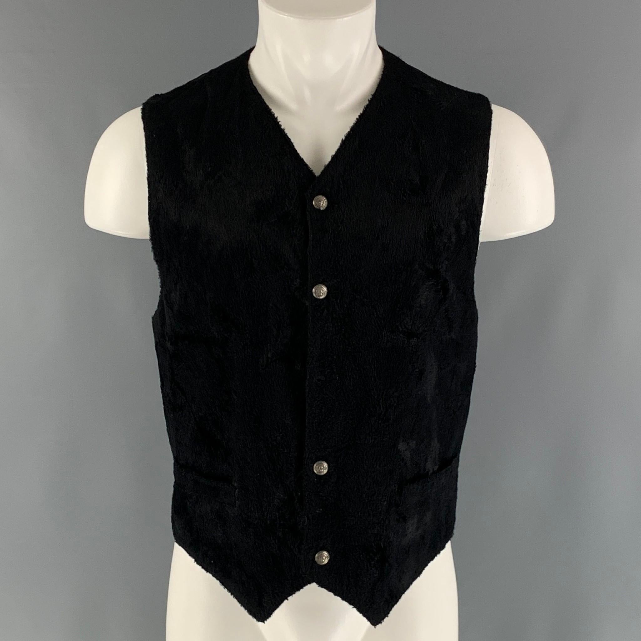 VERSACE by GIANNI VERSACE vest comes in a black cotton and viscose woven material featuring a plush texture, front pockets, back belt, black medusa buttons, and a buttoned closure. Made in Italy.

Very Good Pre-Owned Condition. Missing