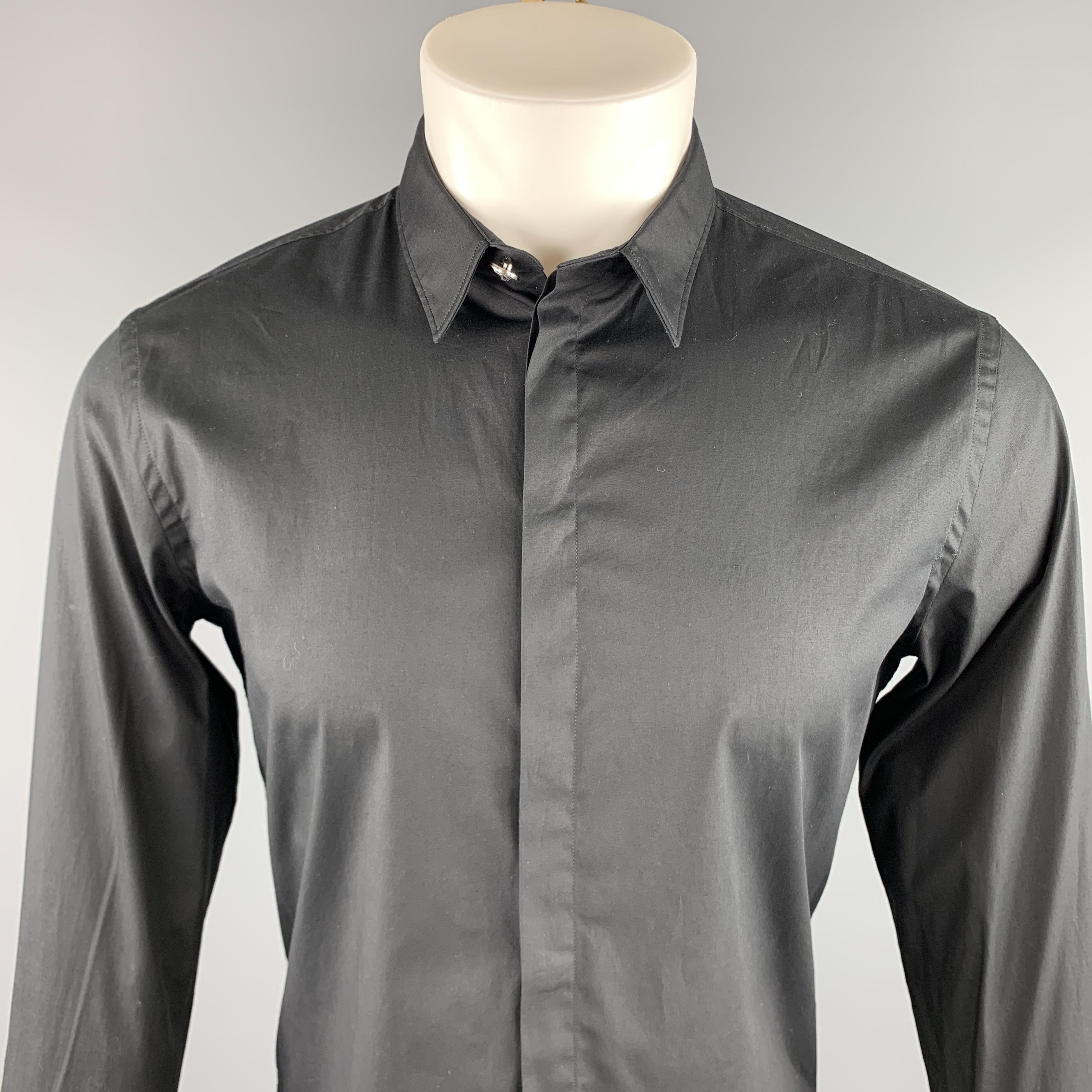VERSUS by GIANNI VERSACE long sleeve shirt comes in a black cotton featuring a back mesh floral detail and hidden button up style. Made in Portugal.

Excellent Pre-Owned Condition.
Marked: 48

Measurements:

Shoulder: 16.5 in. 
Chest: 42 in.