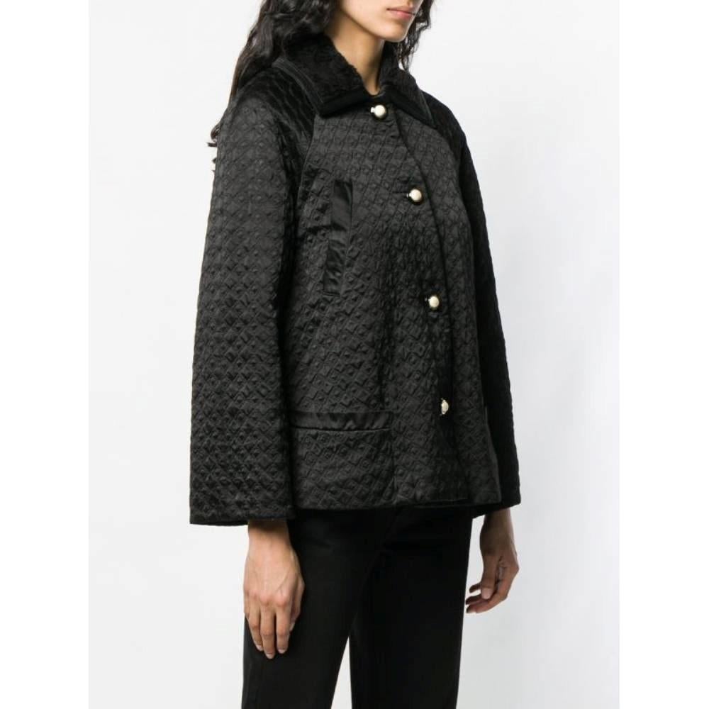 Versus by Gianni Versace Vintage 90s black geometric quilt jacket. In Excellent Condition In Lugo (RA), IT