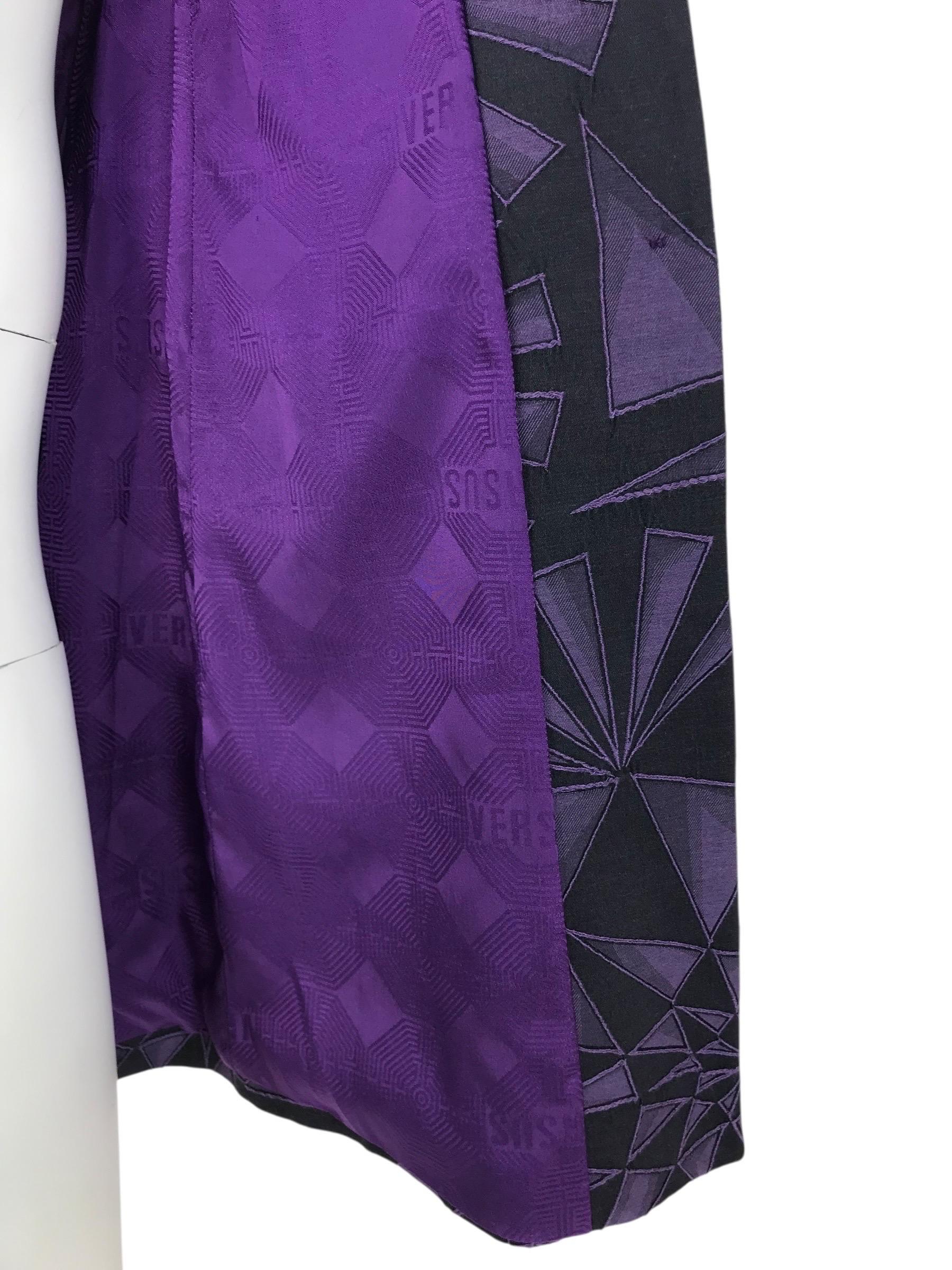 Versus by Versace Abrigo jacquard con estampado geométrico vintage en venta 2