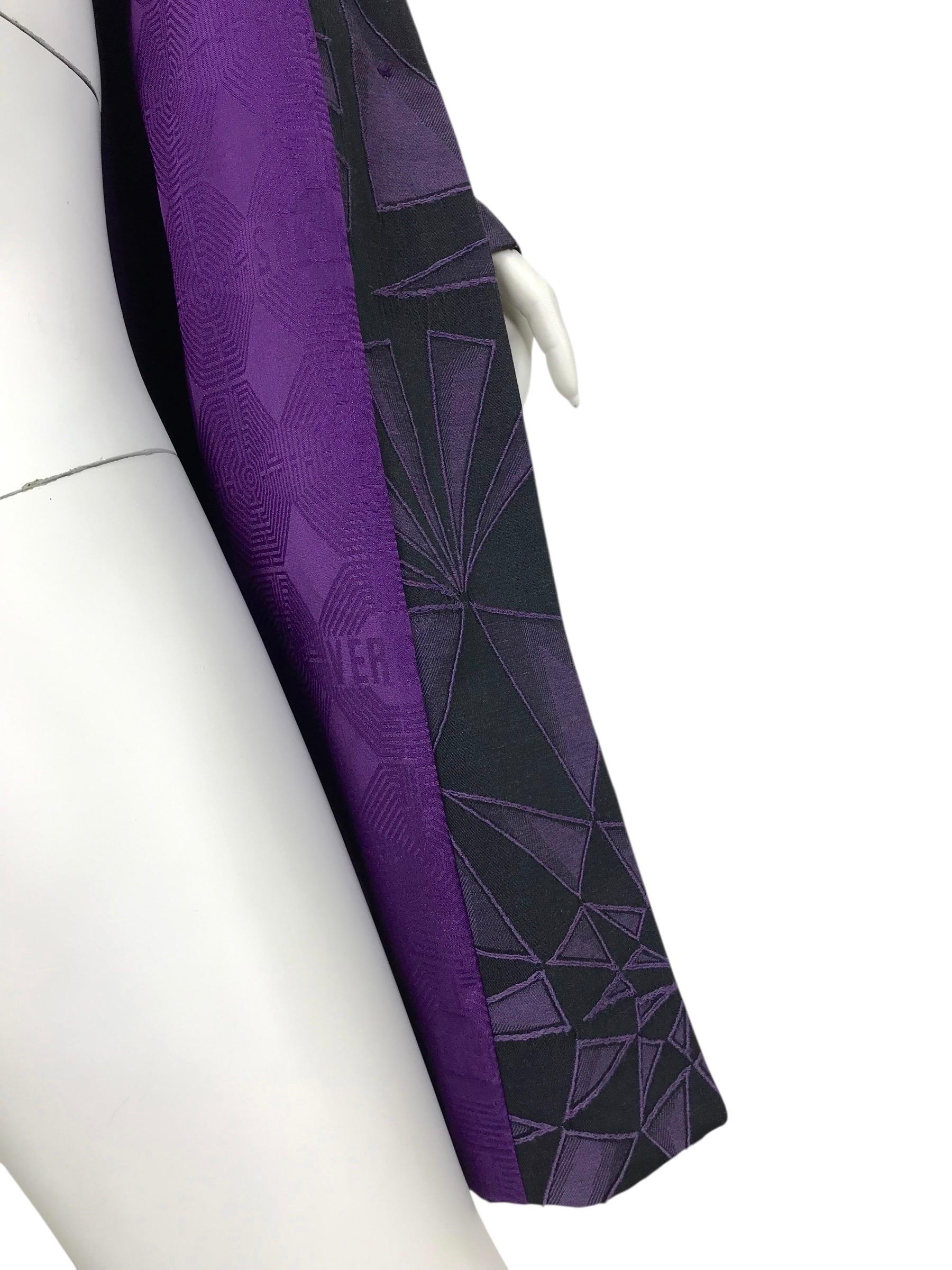 Versus by Versace Abrigo jacquard con estampado geométrico vintage en venta 3