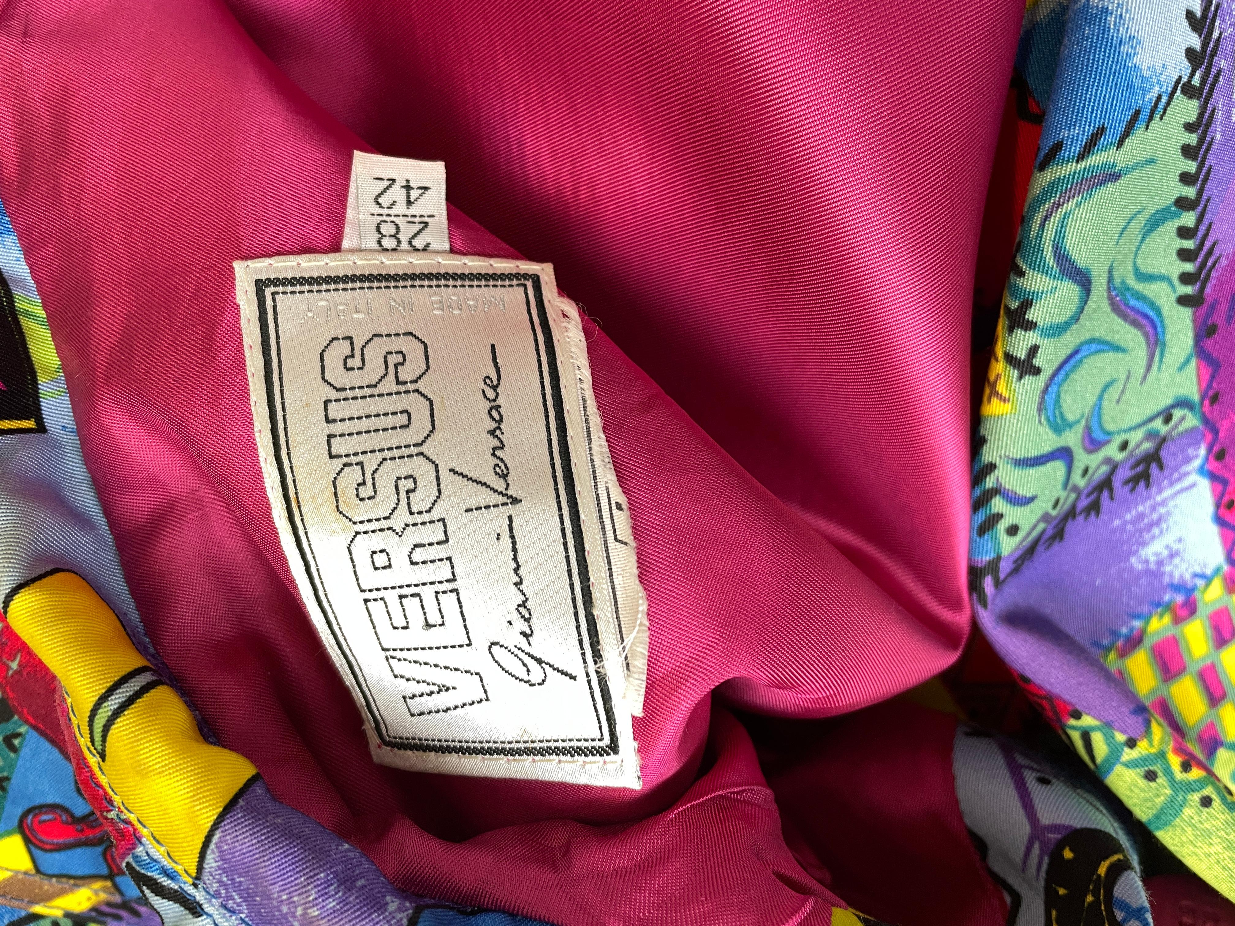 Versus Gianni Versace Mehrfarbiger bedruckter Trench 1990er Jahre im Angebot 5