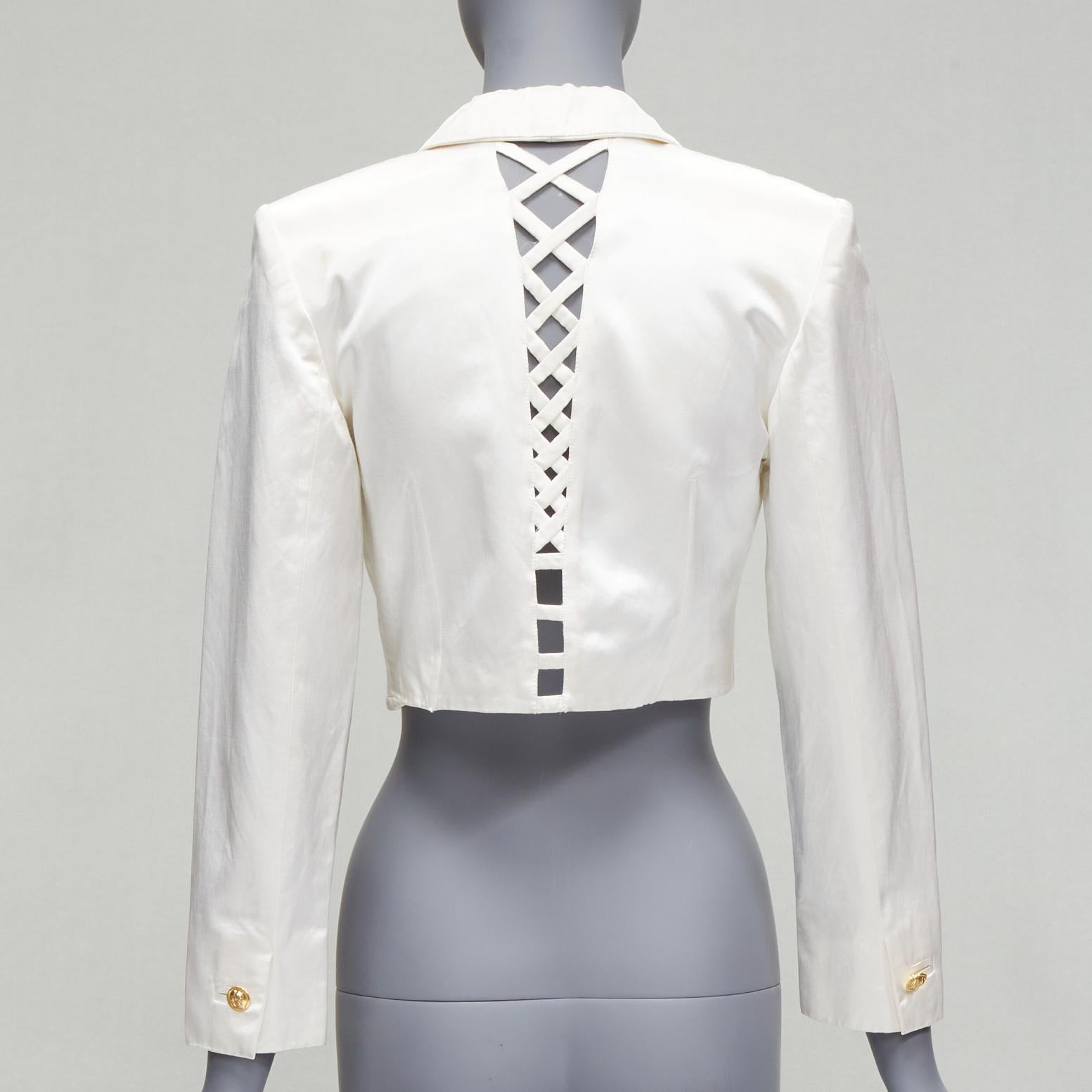 VERSUS GIANNI VERSACE pearl satin lattice lace back cropped blazer jacket IT42 M
Reference: TGAS/D00388
Brand: Versus
Designer: Gianni Versace
Material: Cotton, Blend
Color: Pearl
Pattern: Solid
Closure: Button
Lining: White Fabric
Extra Details: