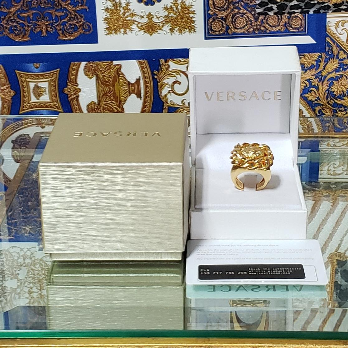  VERSACE


24K Gold Plated Lion Fashion Ring





Made in Italy



Brand new. Display model, got minor scratches.
100% authentic guarantee. Comes with Versace box.

       PLEASE VISIT OUR STORE FOR MORE GREAT ITEMS

