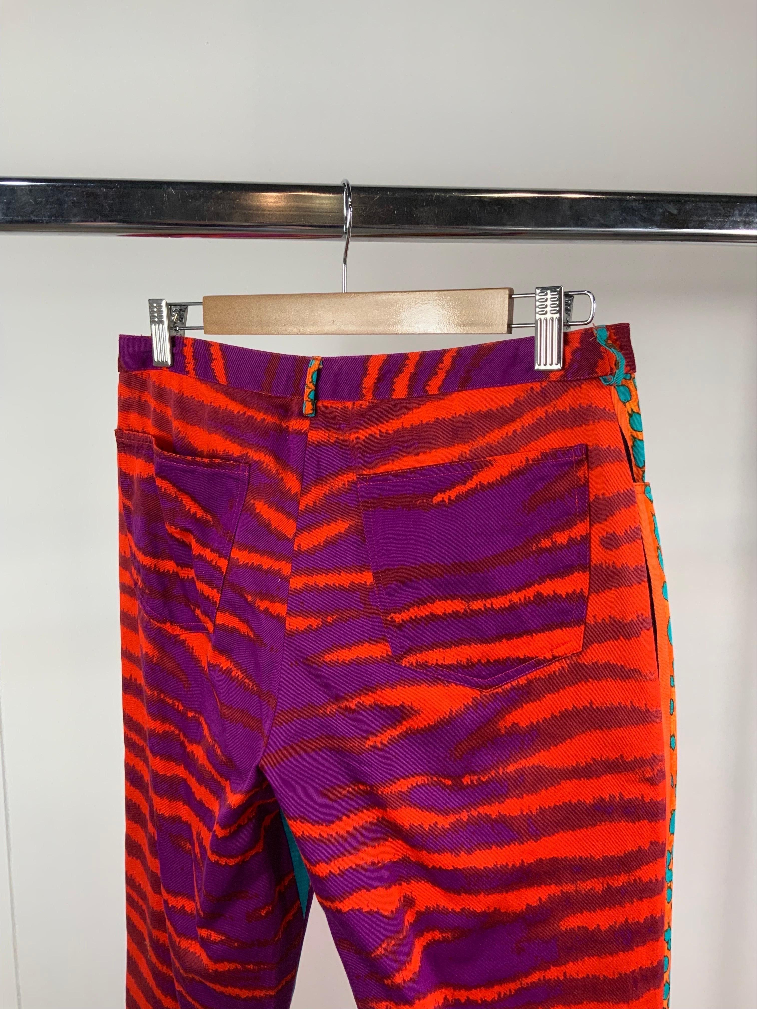 Versus Versace animal print Trousers In Excellent Condition In Carnate, IT