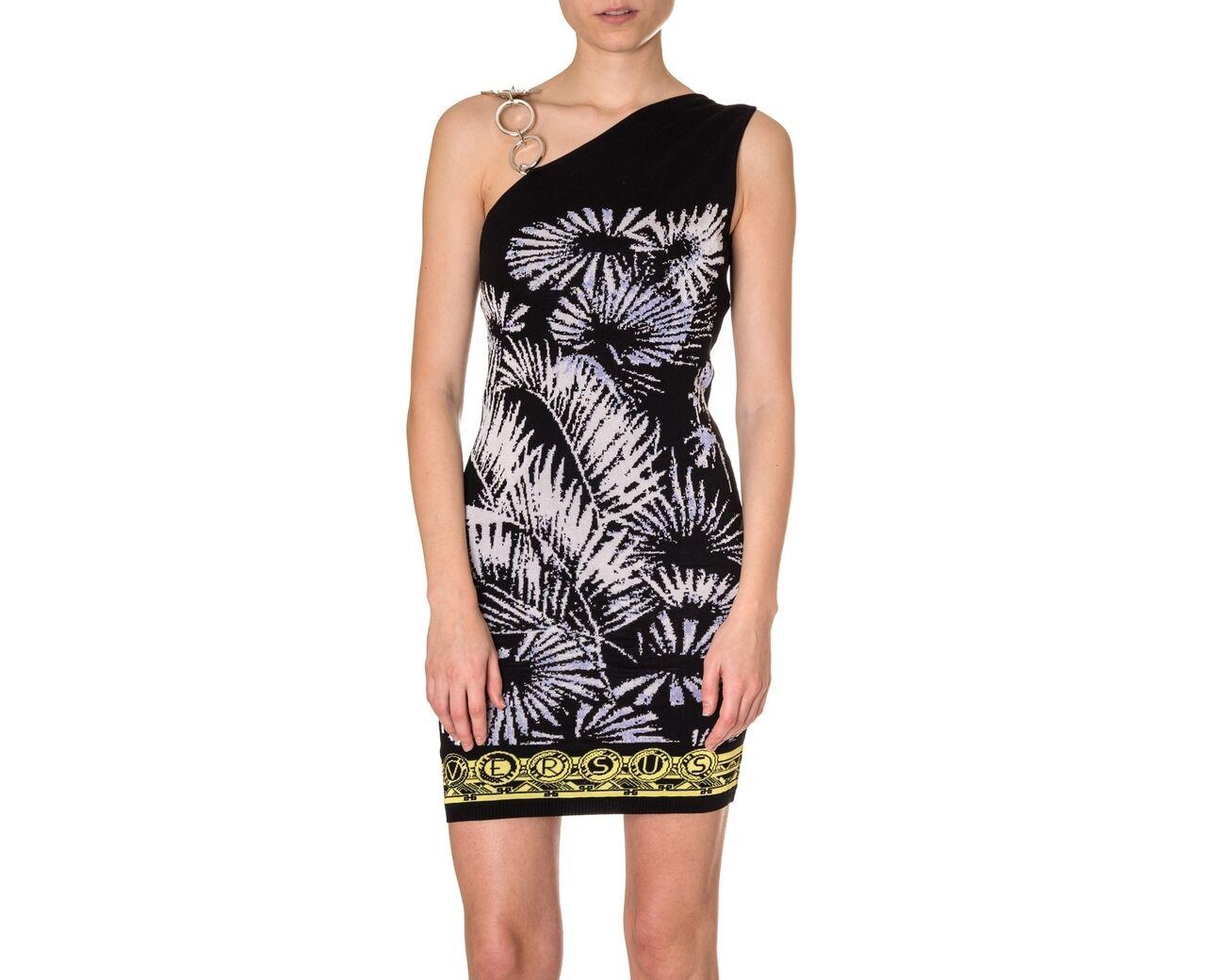 VERSUS VERSACE 


Mini black dress with floral print



This dress has sleeveless assymetric design


and is accented with a decorative silver lion chain.


Content: 80% cotton, 20%  viscose



IT Size: 44 - US 8/10


armpit to armpit 17