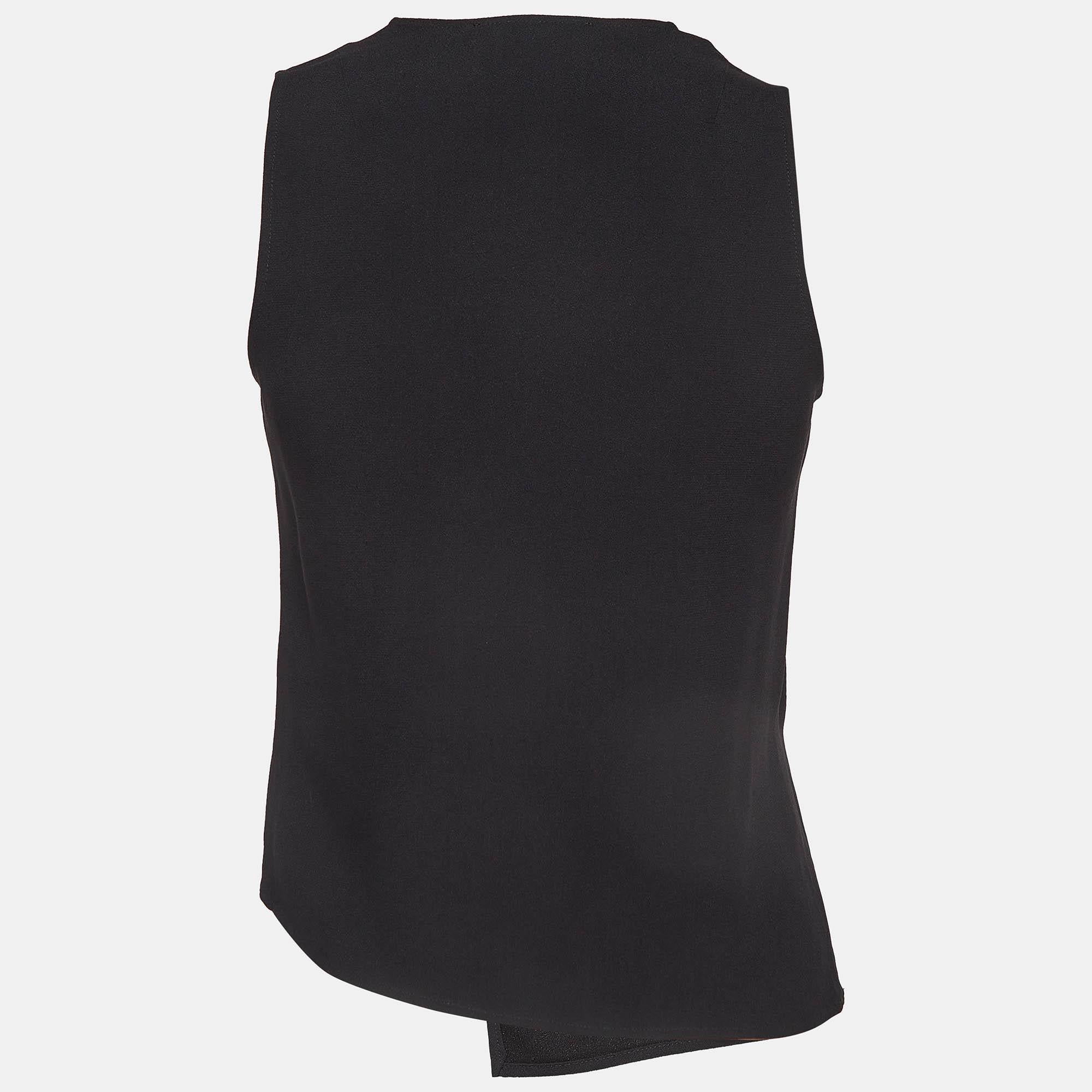 Find great style and comfort while wearing this designer top. Tailored using the best fabrics, the creation has been given immense detail. Style it with a pair of jeans and flats.