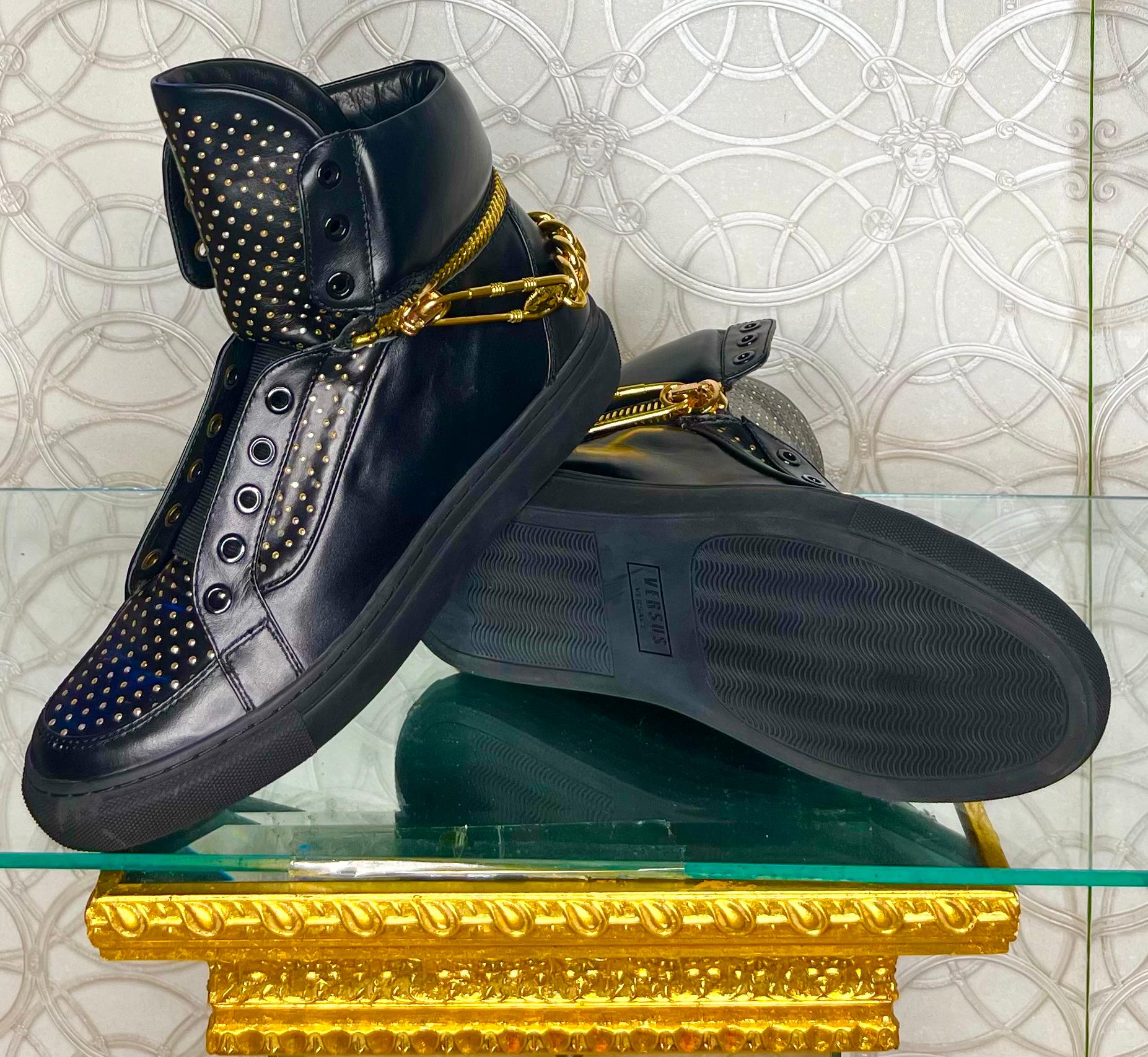 VERSUS VERSACE BLACK HIGH-TOP SNEAKERS w/ GOLD-TONE LION DETAILS Sz 39 - 6 In New Condition For Sale In Montgomery, TX
