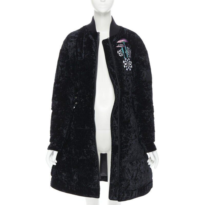 VERSUS VERSACE embroidery black crushed velvet belted puffer jacket IT38 In Excellent Condition For Sale In Hong Kong, NT