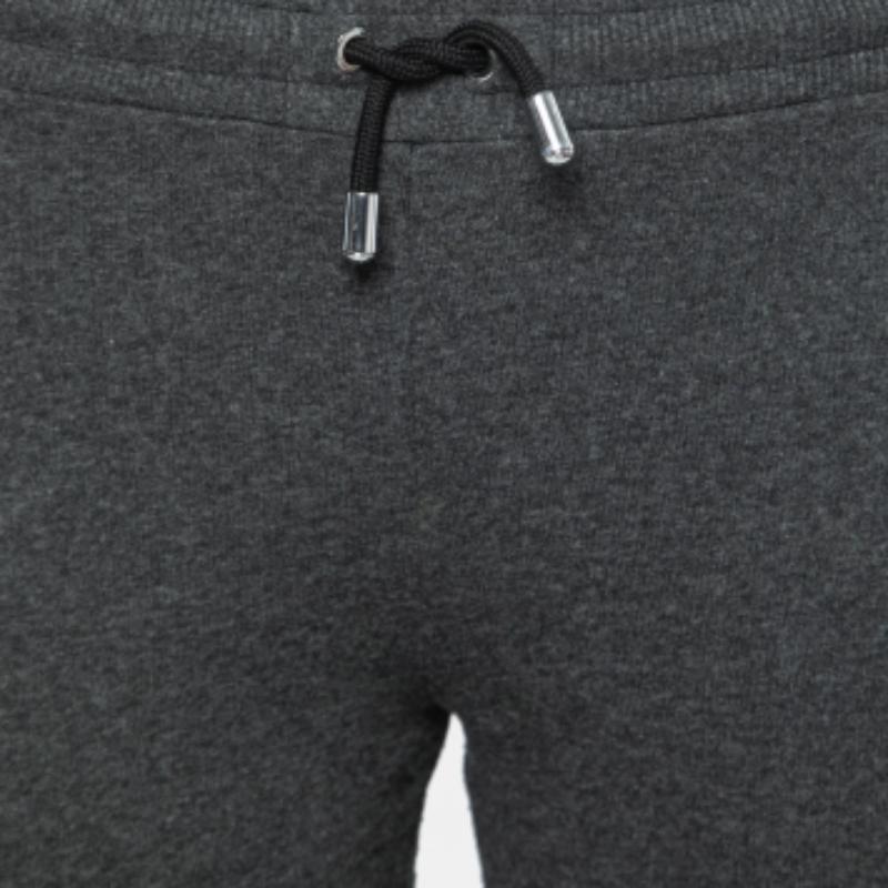 Versace Pantalon de jogging en coton gris avec fermeture éclair et logo XS en vente 1