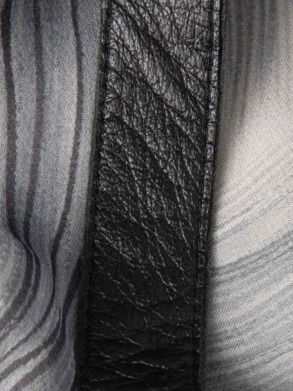 Versus Versace - Robe longue abstraite en soie grise, taille M en vente 1