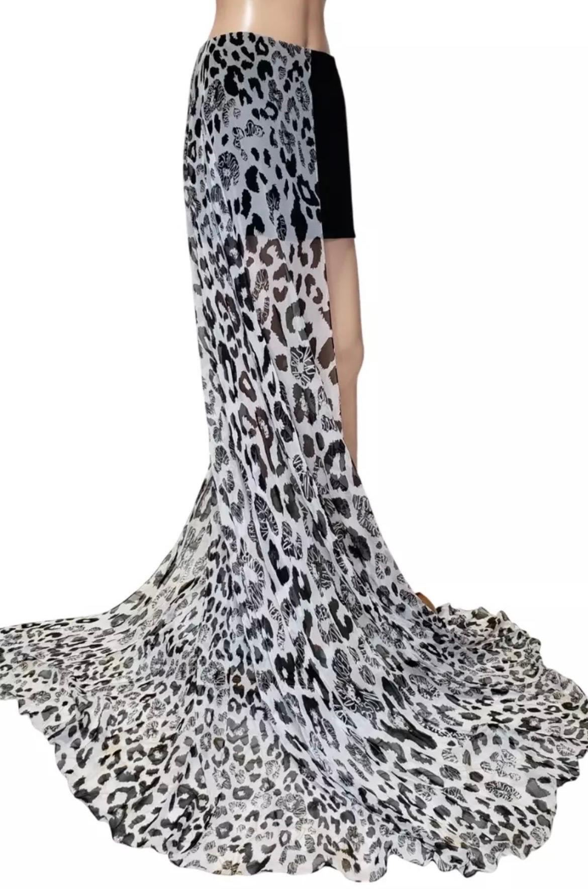 Versus Versace Falda con estampado de leopardo 100% seda en Nuevo estado para la venta en Montgomery, TX