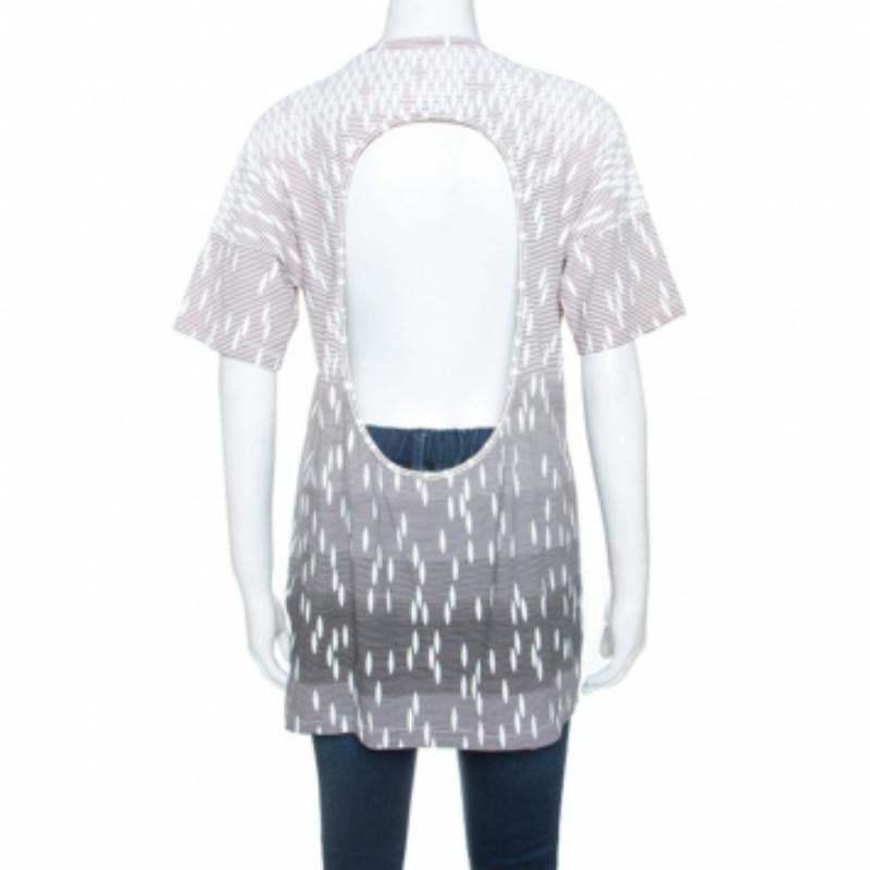 Versus Versace Pale Pink Printed Cut Out Back Detail T-Shirt L In condizioni ottime in vendita a Dubai, Al Qouz 2