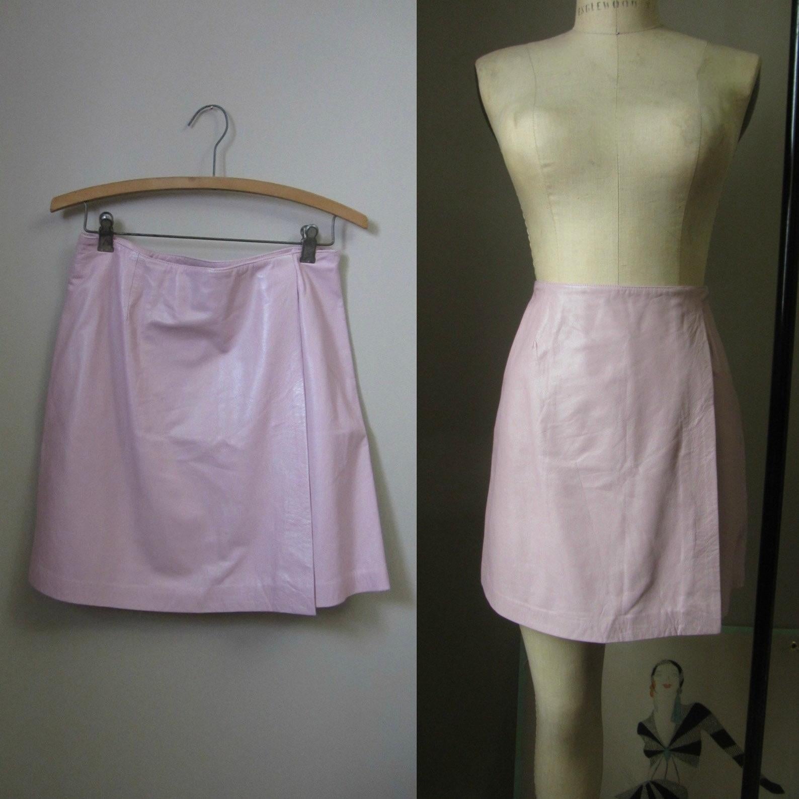 vintage orchid pink leather mini skirt. faux wrap style. a-line silhouette. side zip closure. skirt is lined.

Circa: 1990s
Versus by Gianni Versace
Material - 100% Leather
Orchid Pink
Tagged Size 44 IT 
Made in Italy
Excellent Condition. No notable