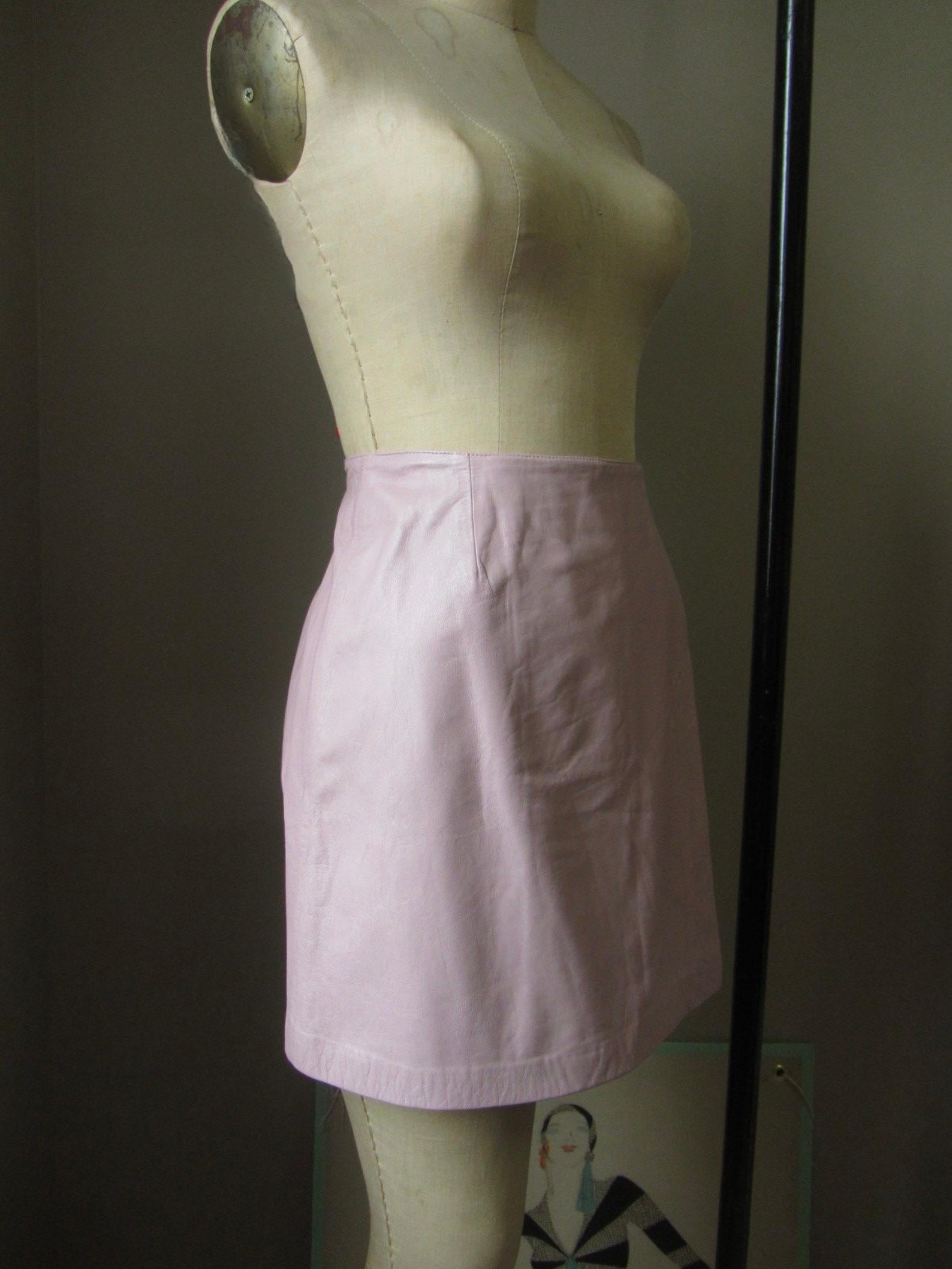 Versus Versace Pink Leather Mini Skirt In Excellent Condition For Sale In Brooklyn, NY