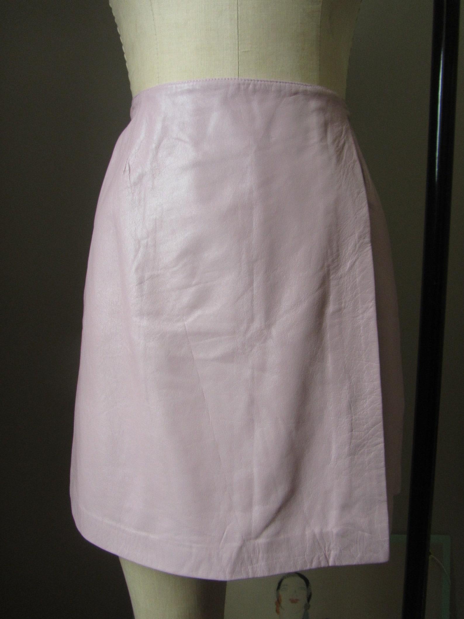 Versus Versace Pink Leather Mini Skirt In Excellent Condition For Sale In Brooklyn, NY