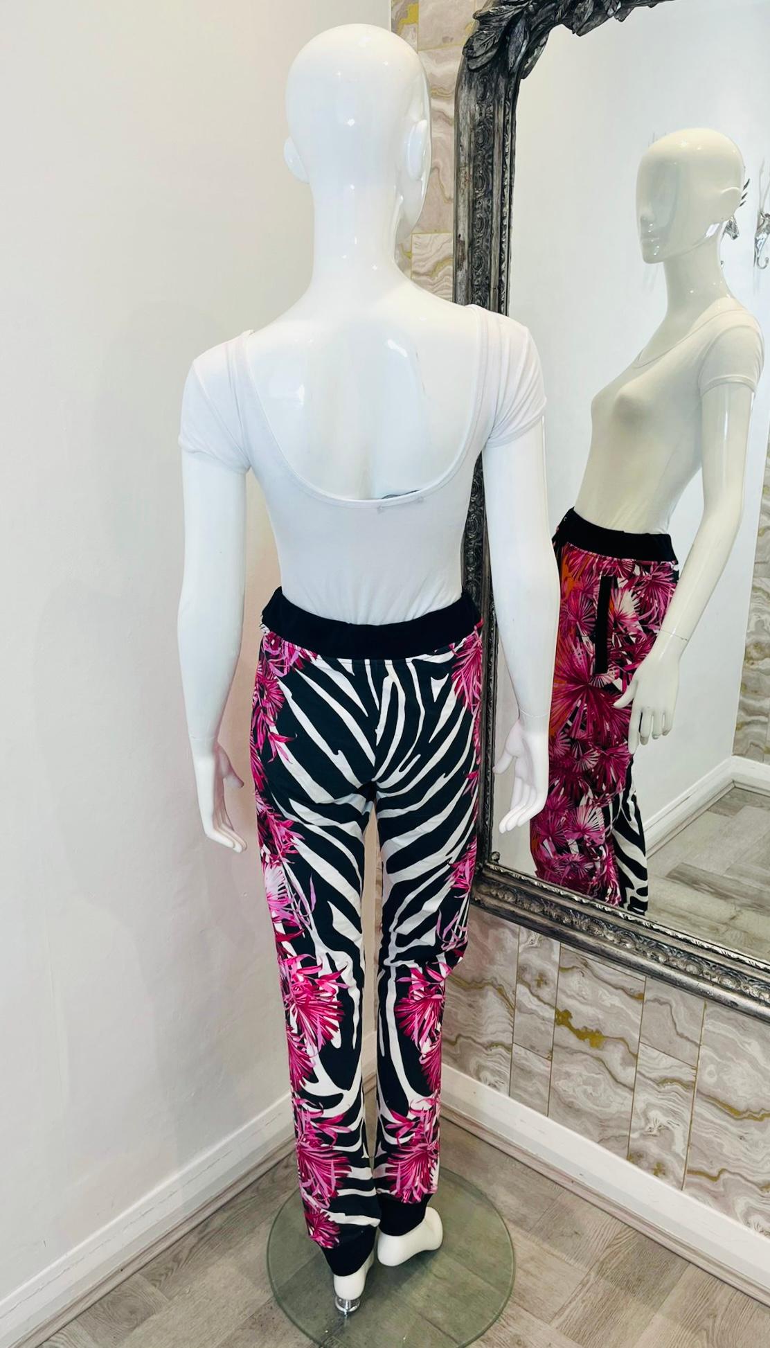 Versus Versace Printed Cotton Trousers In Excellent Condition For Sale In London, GB