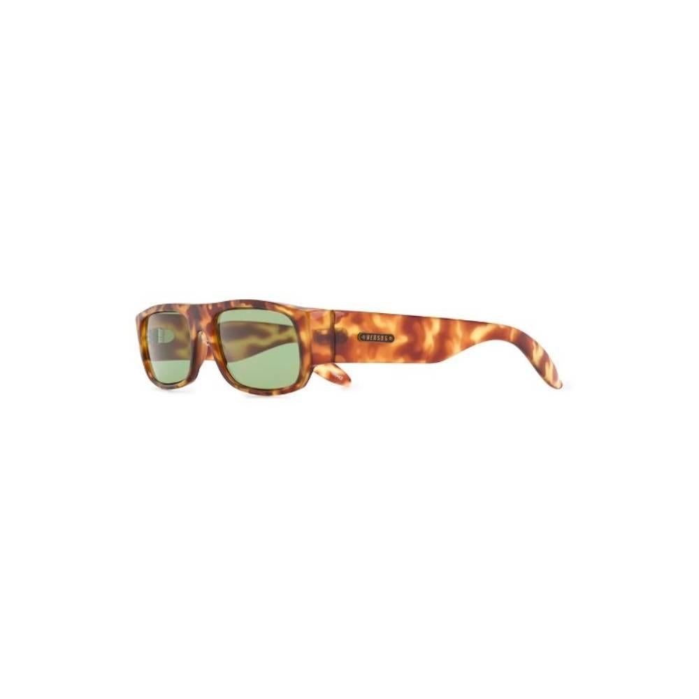 Versus Versace turtled acetate 80s sunglasses with green shaded graduated lenses.

Width: 13,5 cm
Height: 3,5 cm

Product code: A7576

Notes: Please note this item cannot be shipped to the US.
Composition: Acetate
Made in: Italy
Condition: Very good