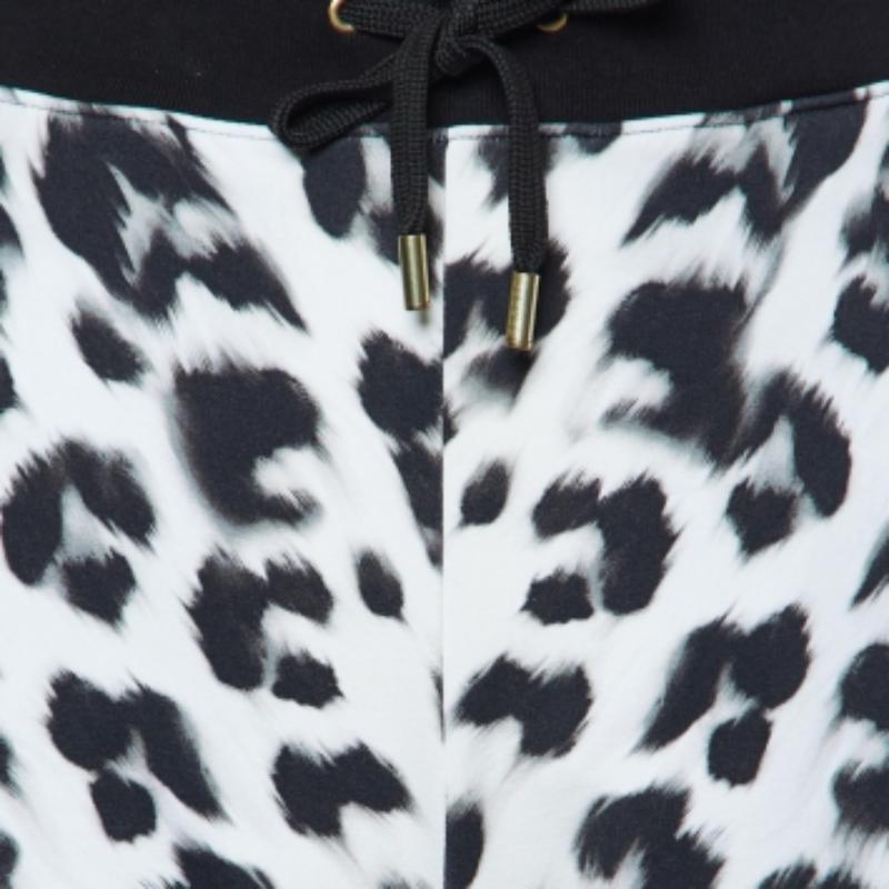 Ob beim Training, beim Faulenzen oder bei der Erledigung von Besorgungen, diese Leggings sind immer wieder praktisch. Sie sind aus hochwertigen MATERIALEN gefertigt und haben eine gute Passform.