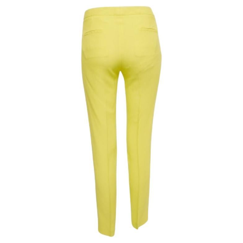 Valorizza il tuo abbigliamento formale con questo paio di pantaloni. Progettati con una silhouette e una vestibilità superba, questo paio di pantaloni ti renderà sicuramente elegante.