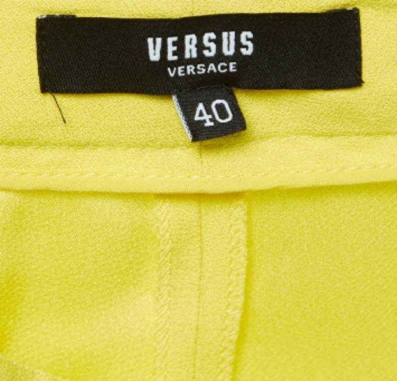Donna Pantaloni a gamba tesa Versace Yellow Crepe S in vendita