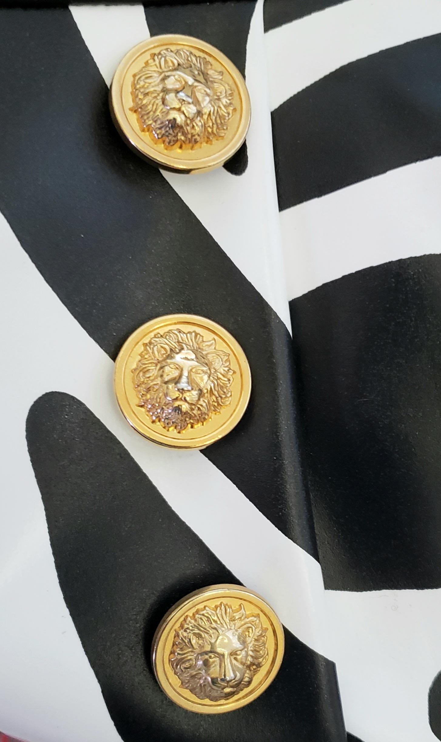 VERSUS VERSACE Mini-jupe en cuir zébré avec boutons LION dorés 38 - 2 Pour femmes en vente