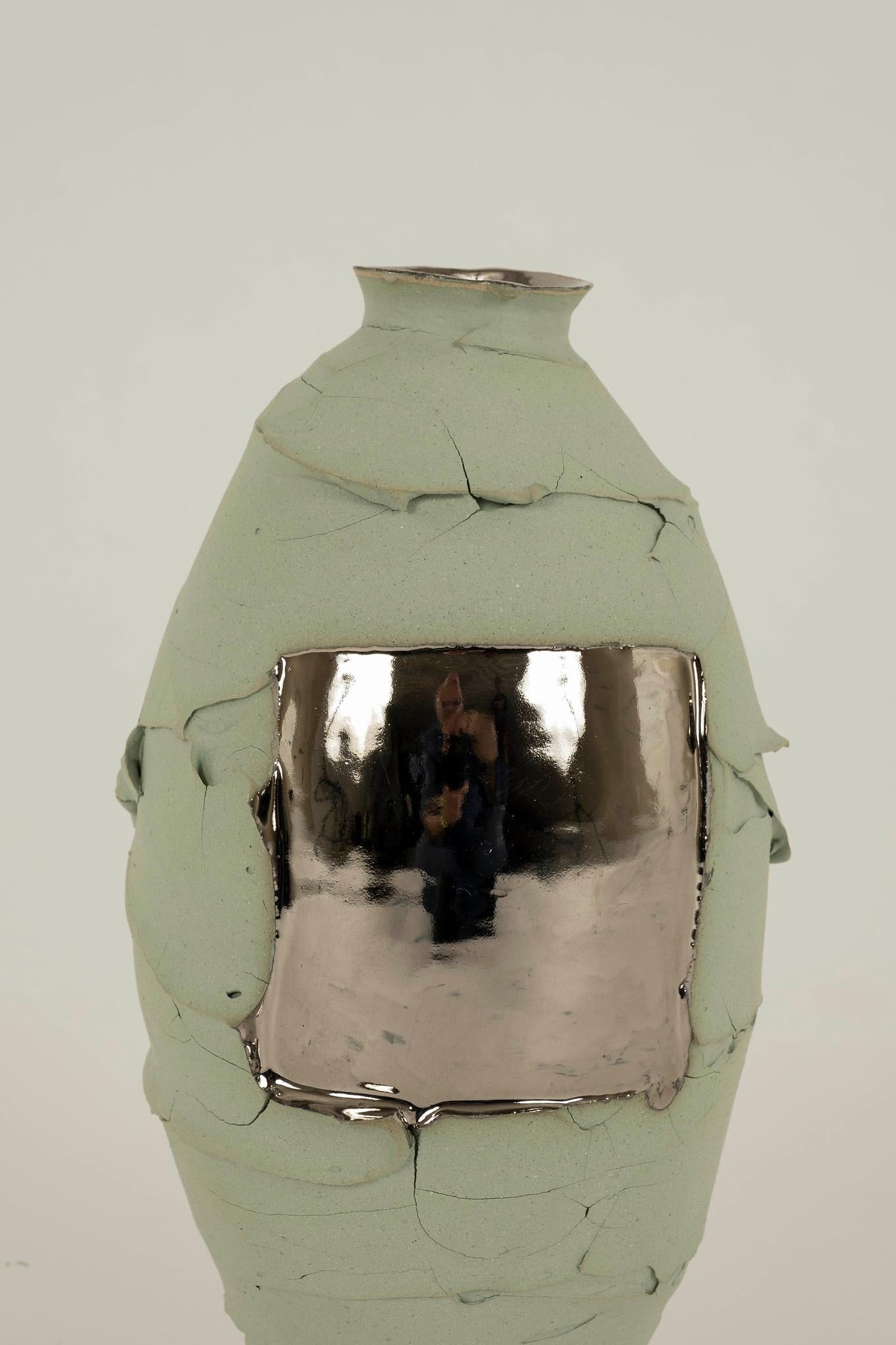 Vert 24k Silber vergoldete Spiegel-Porzellanvase Chase Gamblin (Organische Moderne) im Angebot