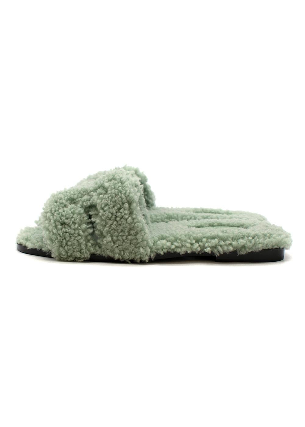 Hermes Vert D'eau Woolskin Oran Sandals- EU 38.5 In New Condition For Sale In London, GB